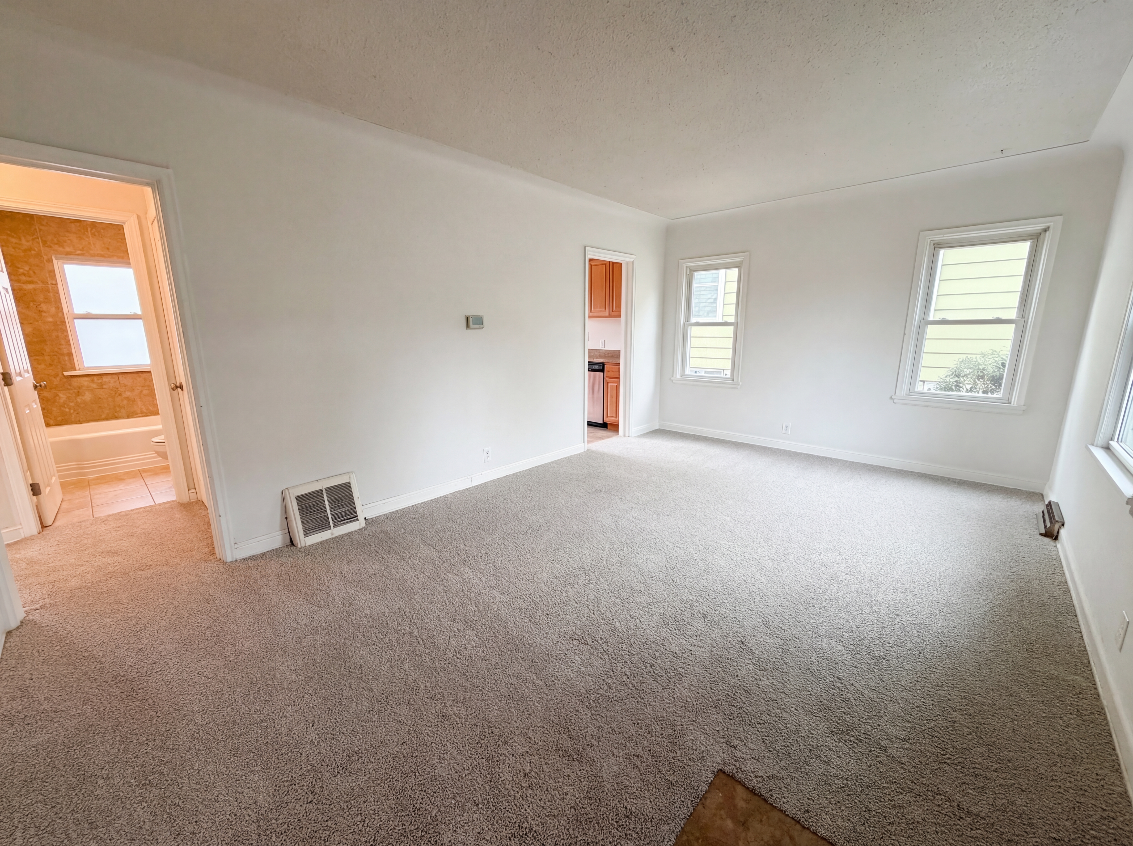 Photo 3 of 18 of 3135 Pierce St NE, Minneapolis, MN