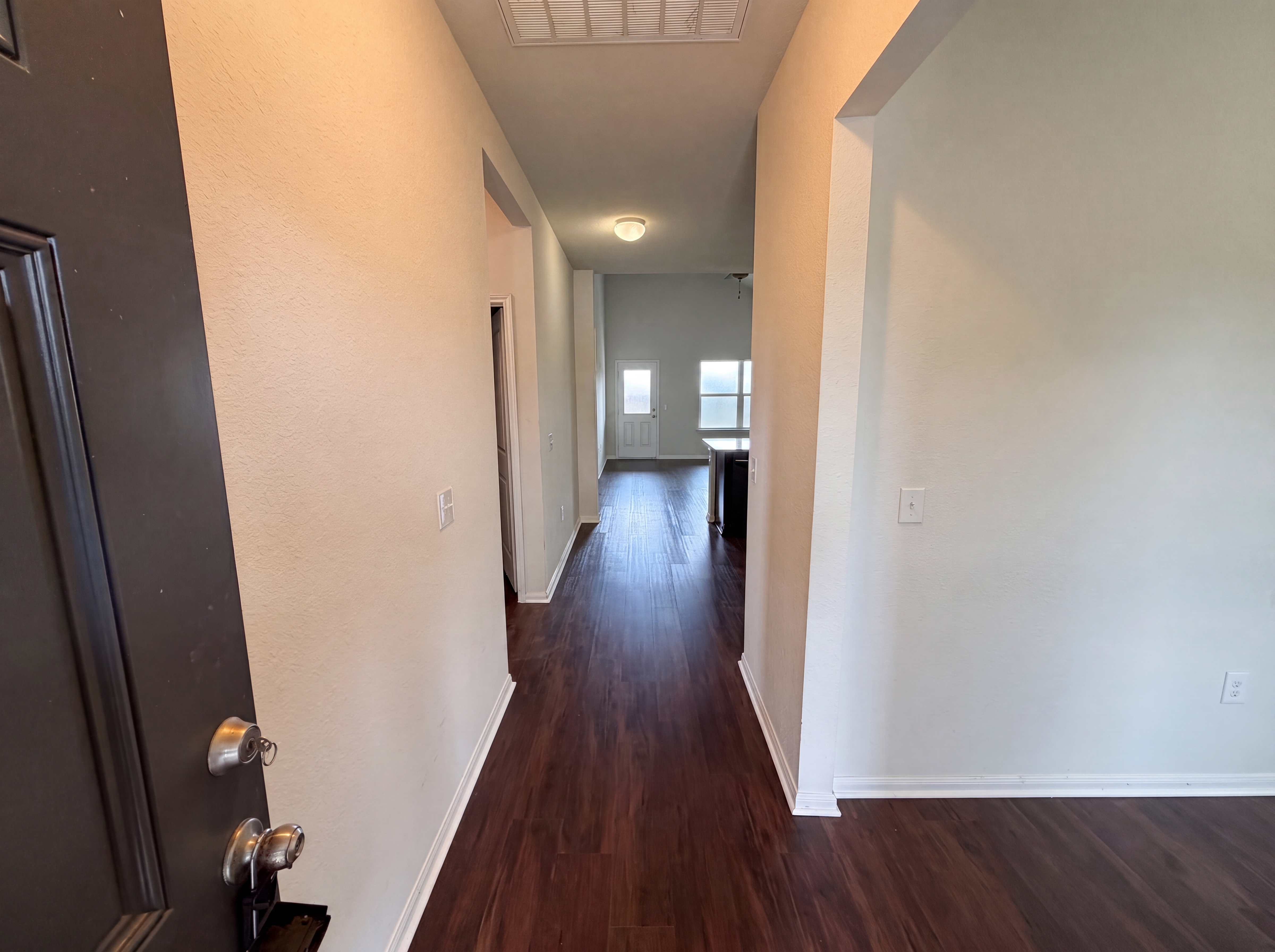 Photo 6 of 23 of 706 Luna Vista Dr, Hutto, TX