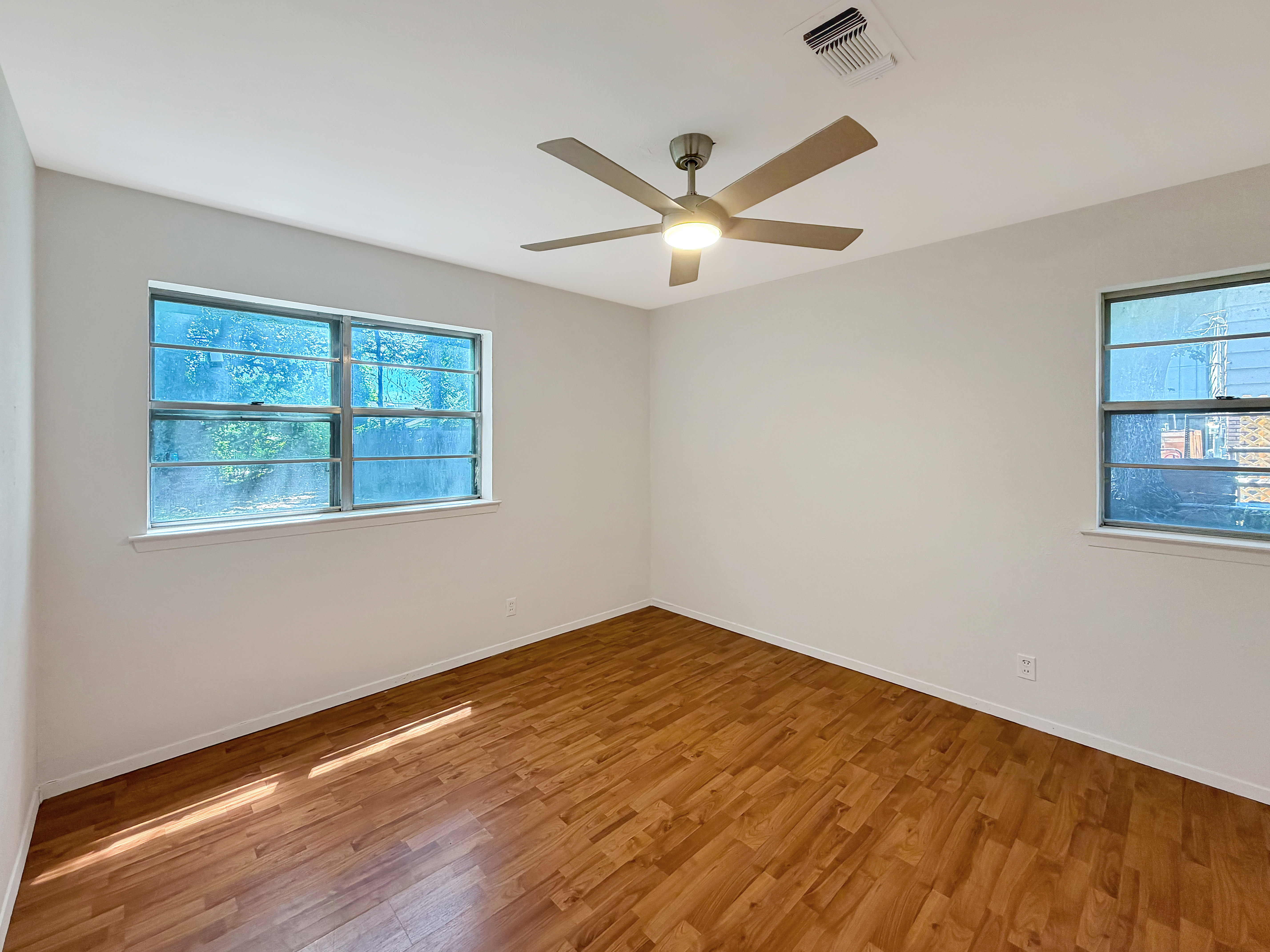Photo 11 of 15 of 305 Deer Creek Rd, Fort Worth, TX