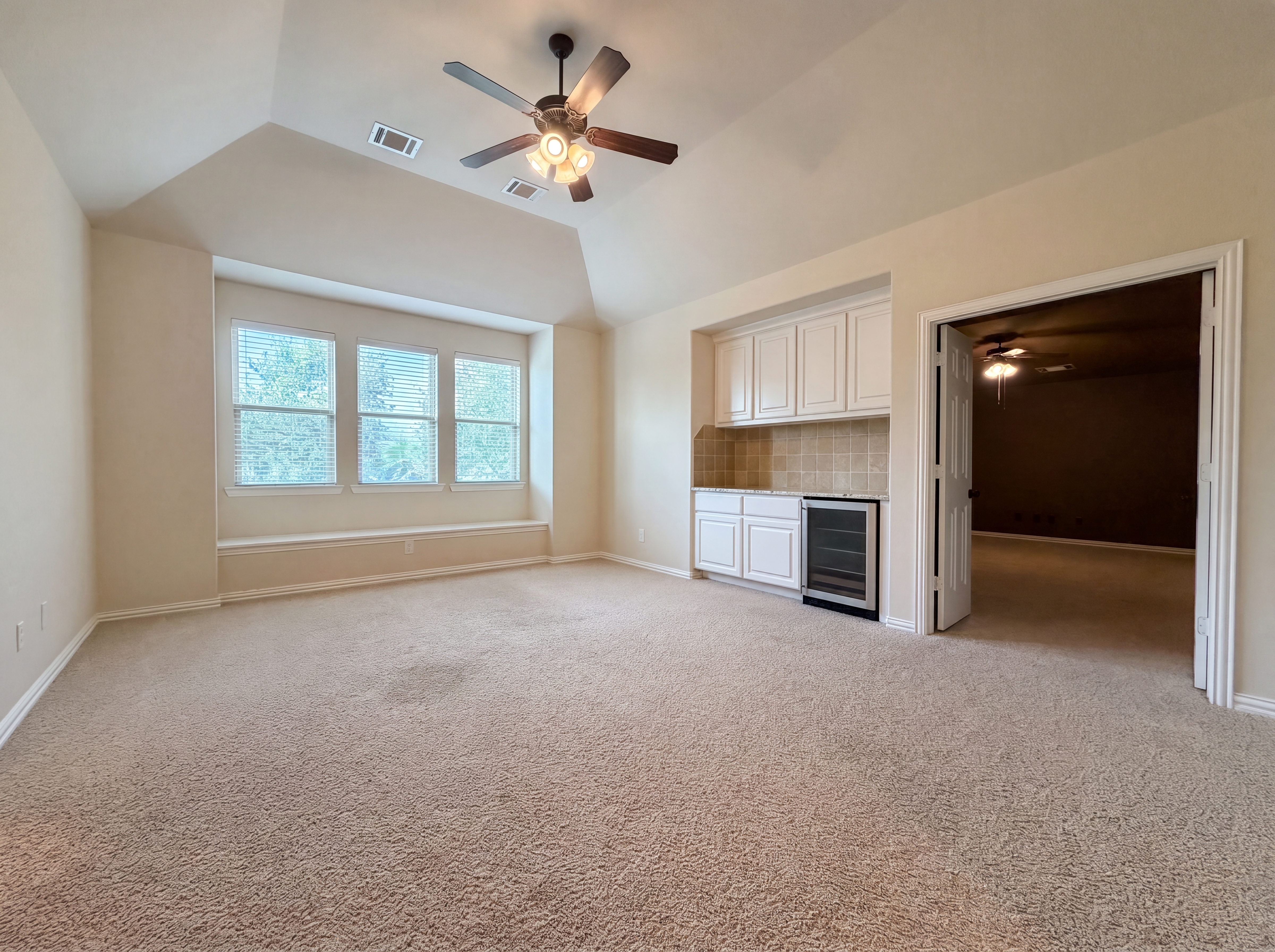 Photo 10 of 29 of 27911 Warren Park Dr, Katy, TX
