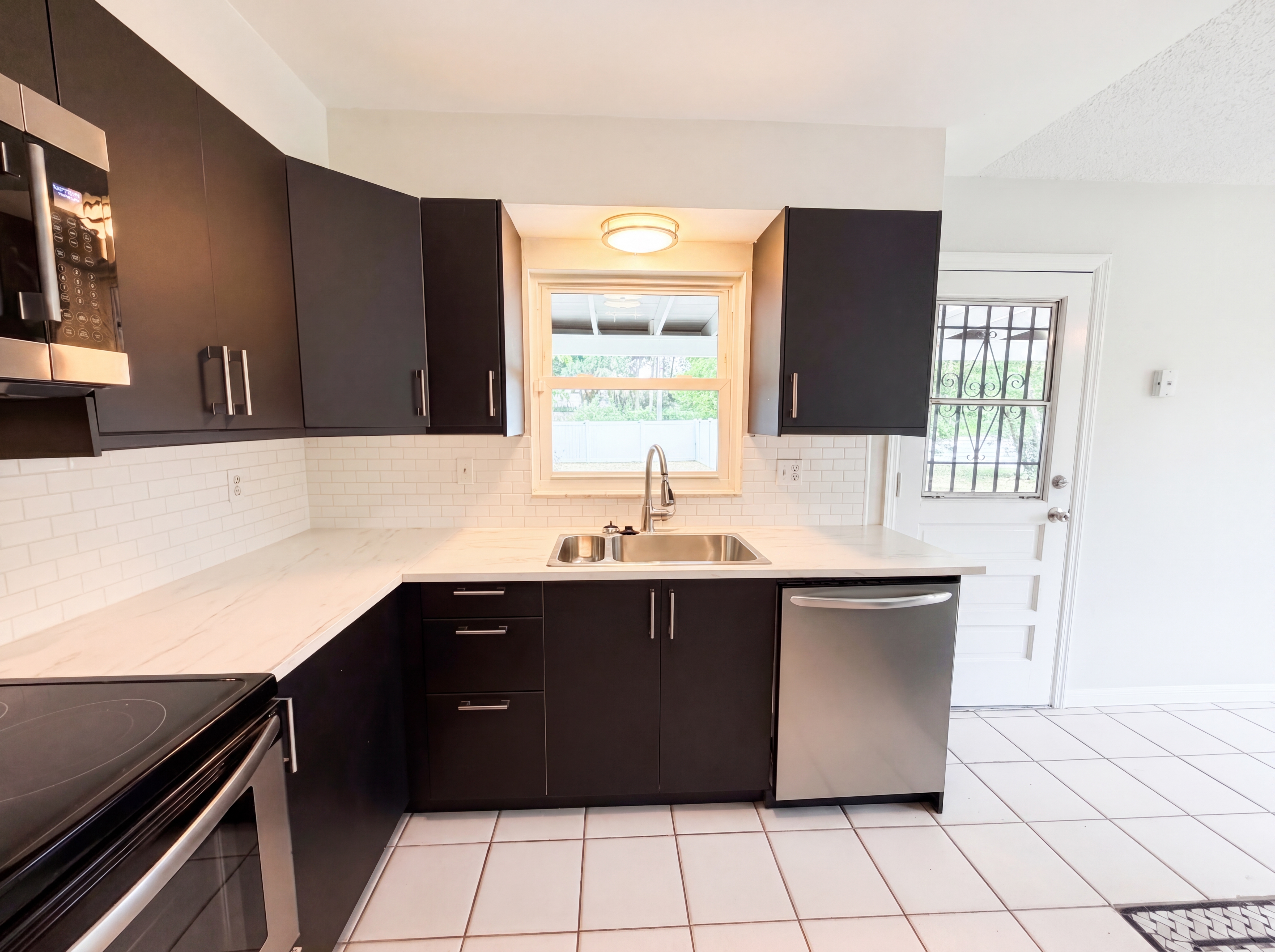 Photo 9 of 23 of 4401 Santee St, Orlando, FL