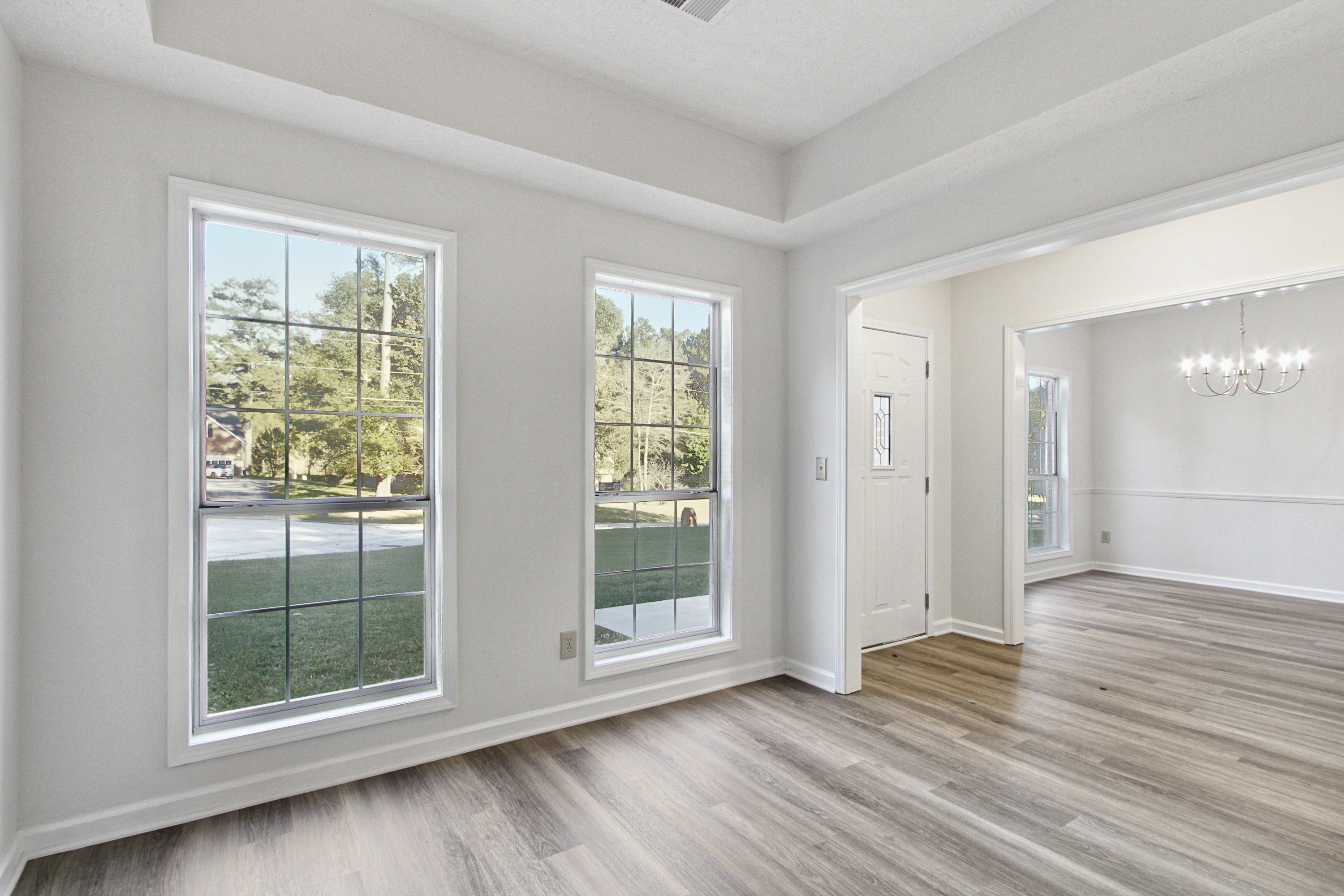 Photo 7 of 34 of 6833 Sarah Jane Ln, Riverdale, GA