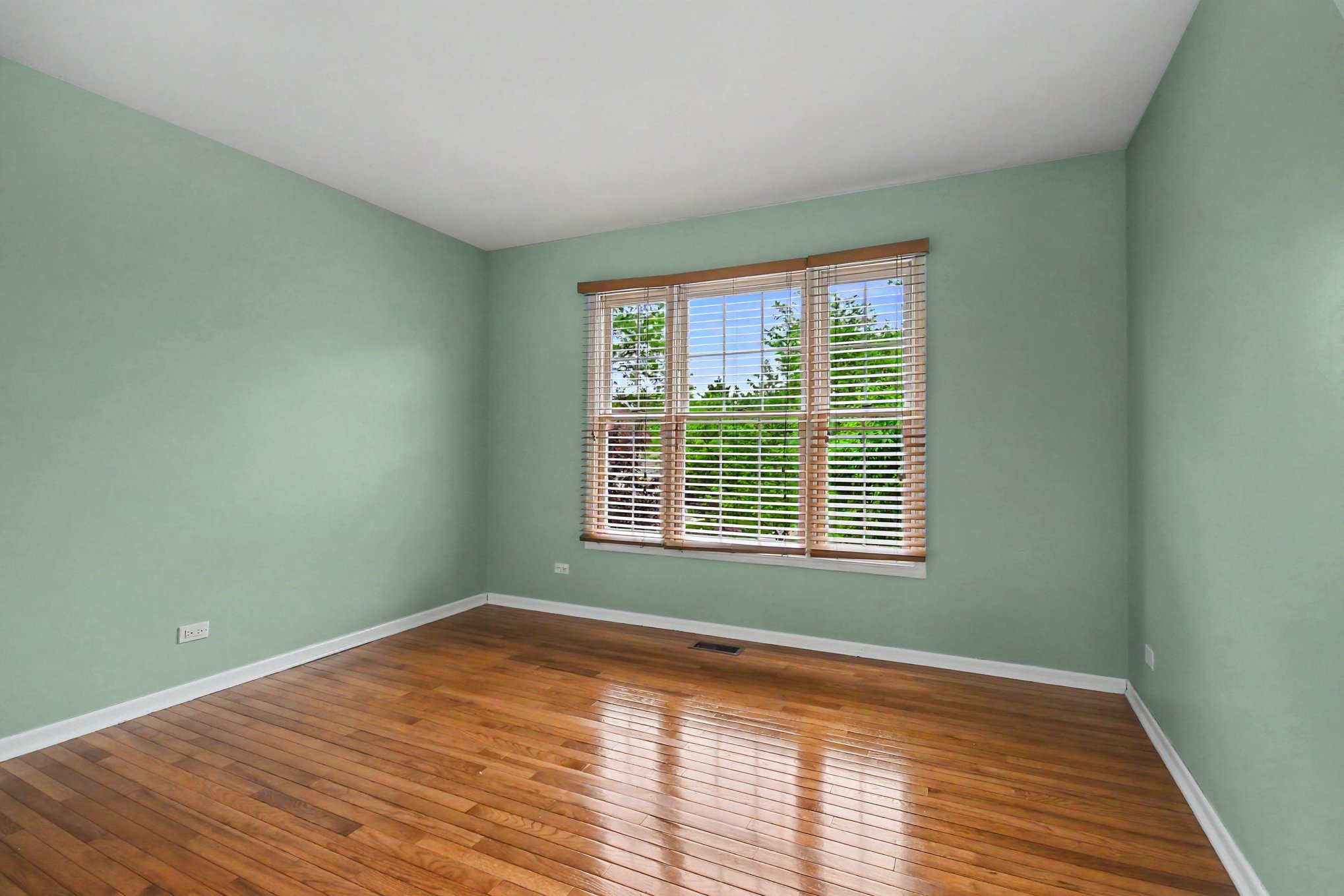 Photo 15 of 28 of 865 Warwick Ln, Lake Zurich, IL