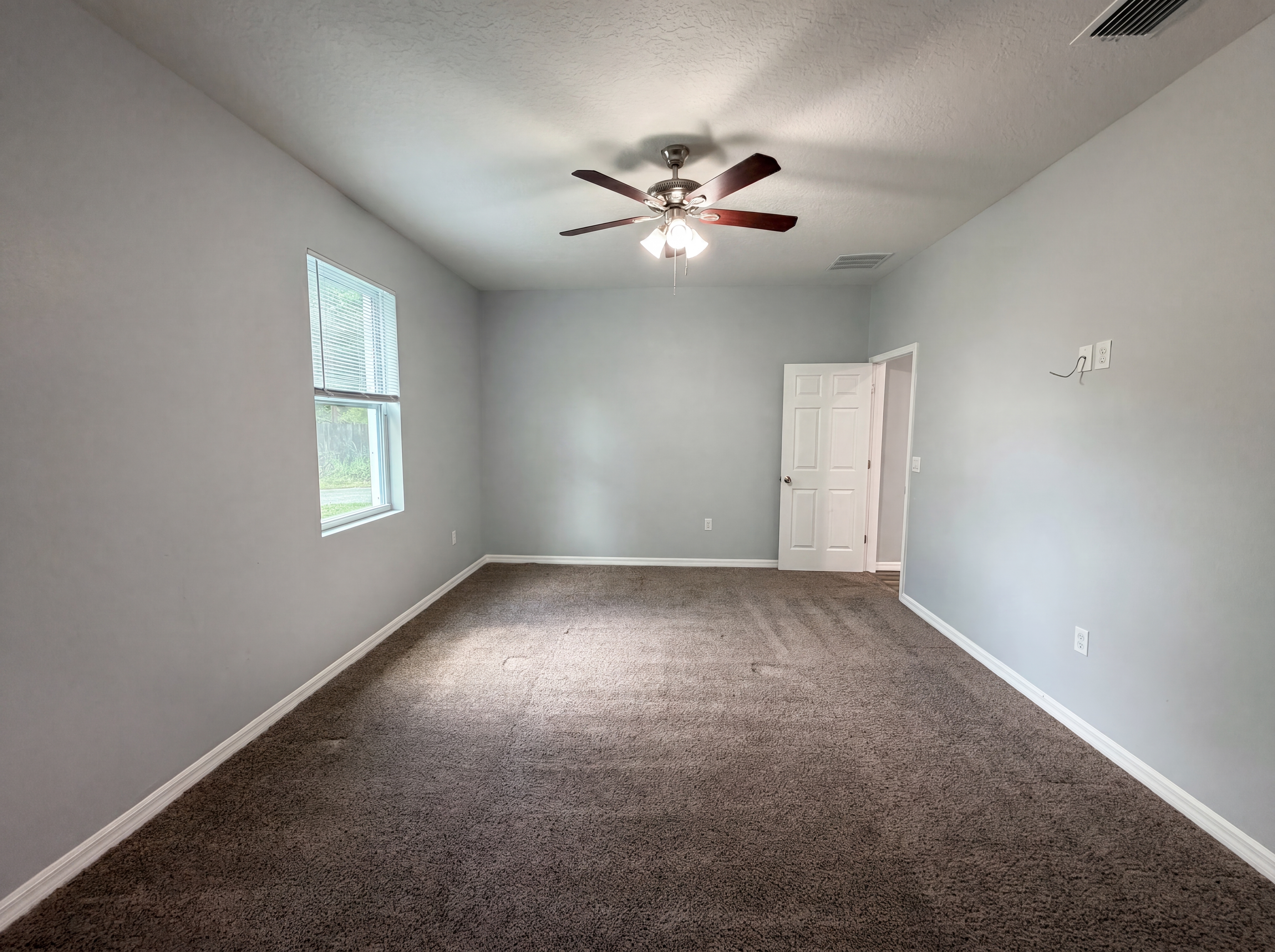 Photo 12 of 27 of 1013 W 11th St, Sanford, FL