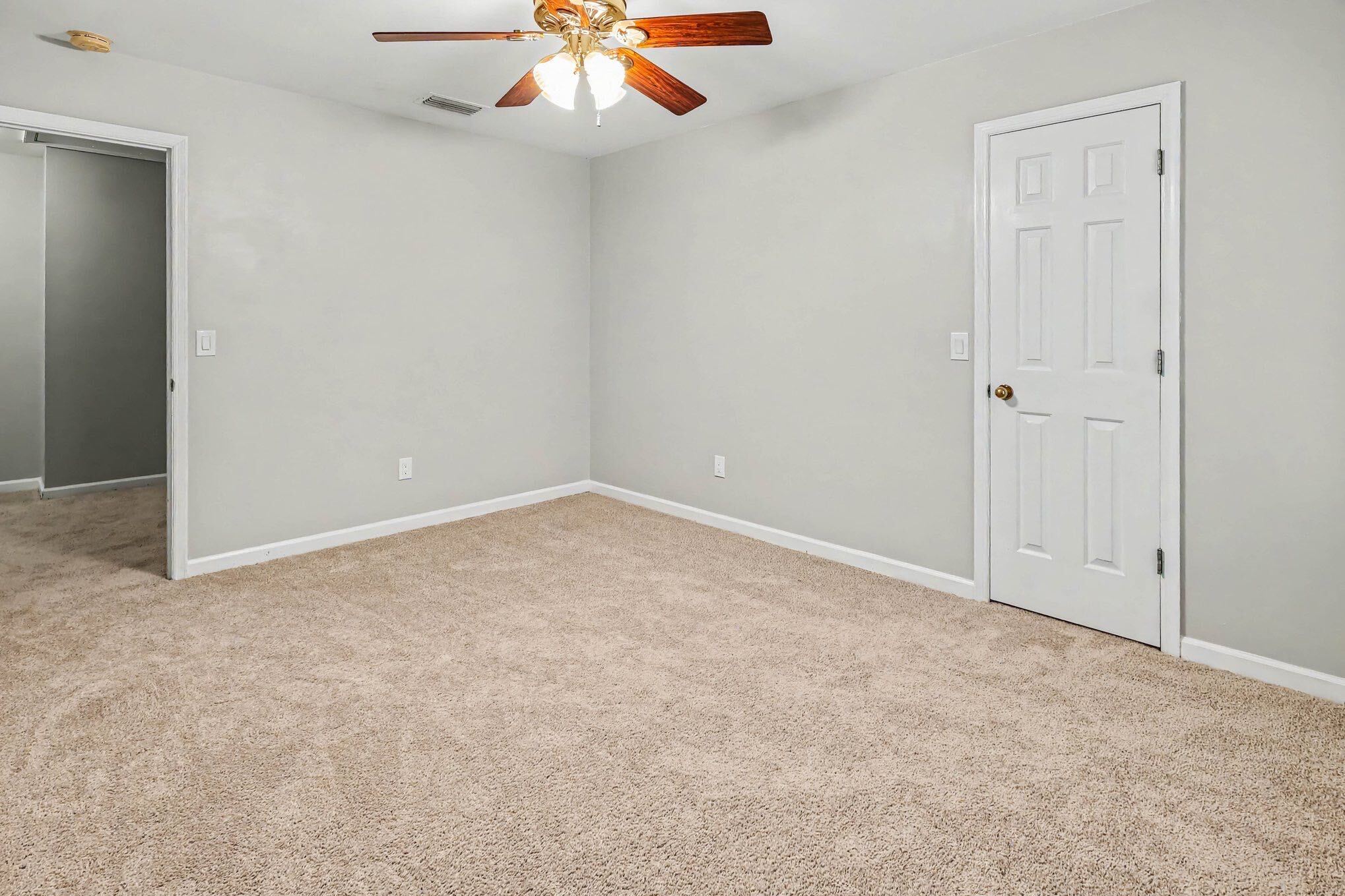 Photo 7 of 28 of 1941 River Way Dr, Hoover, AL