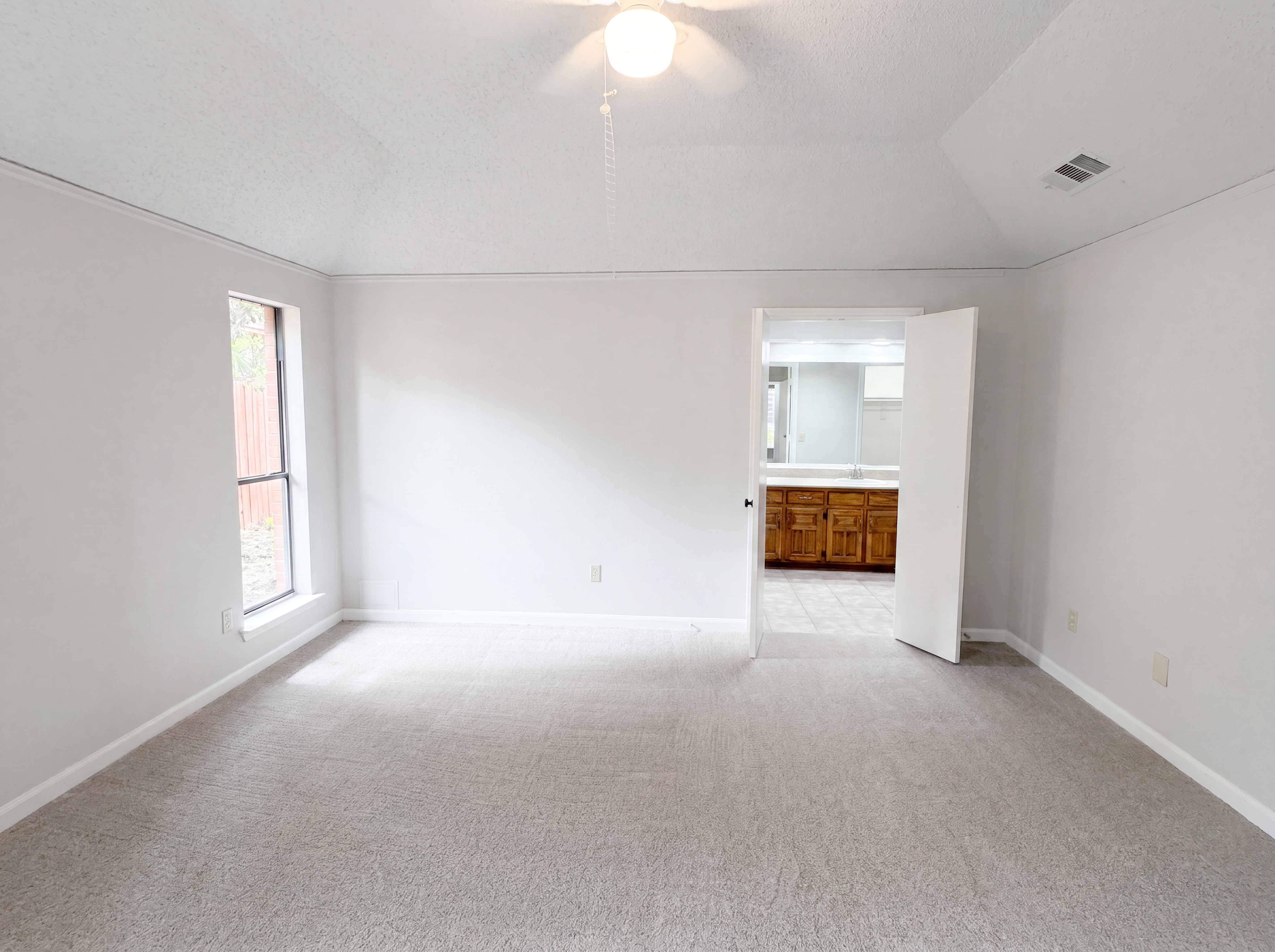 Photo 5 of 17 of 1604 Danube Ln, Plano, TX