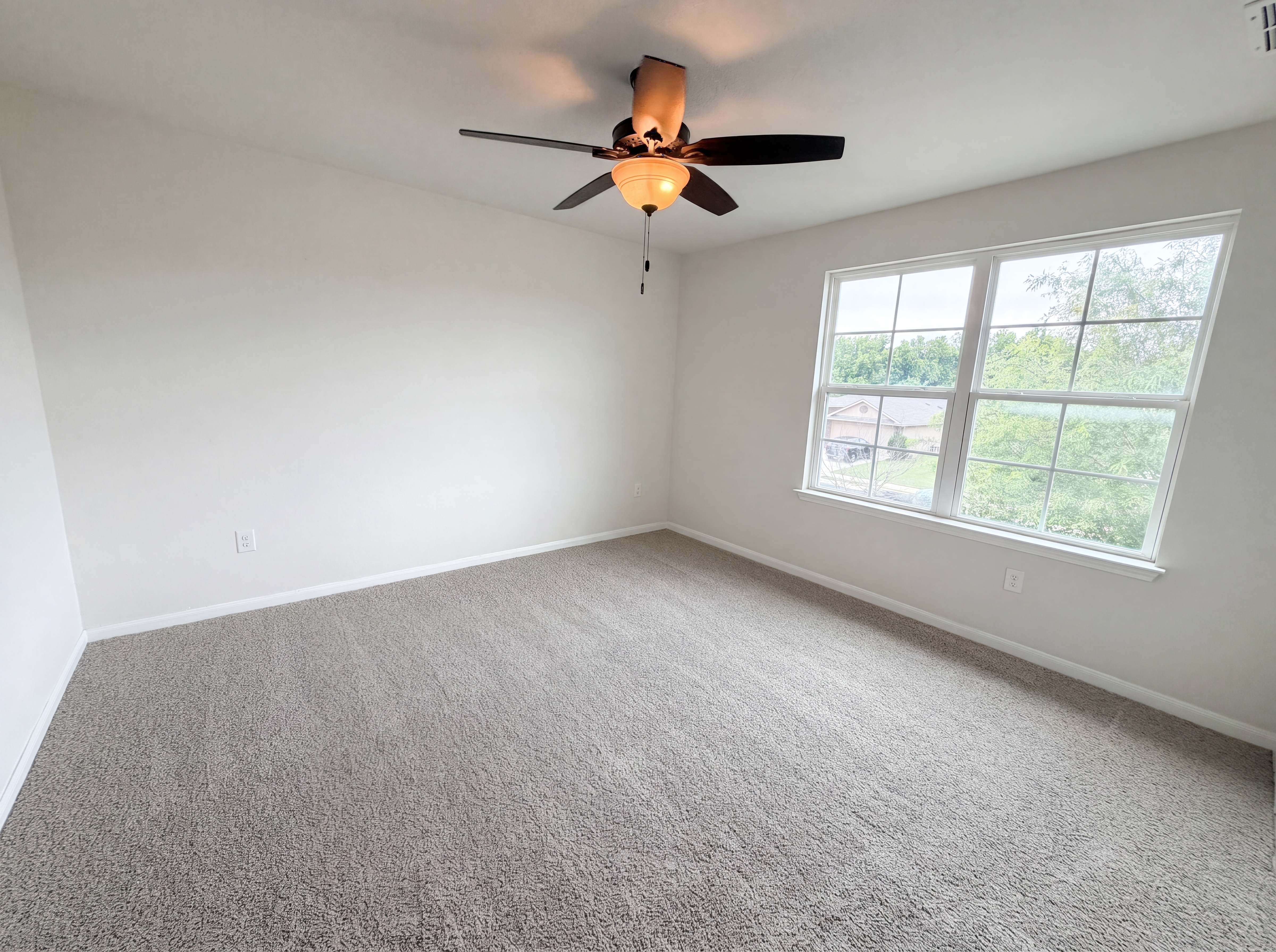 Photo 16 of 23 of 706 Luna Vista Dr, Hutto, TX