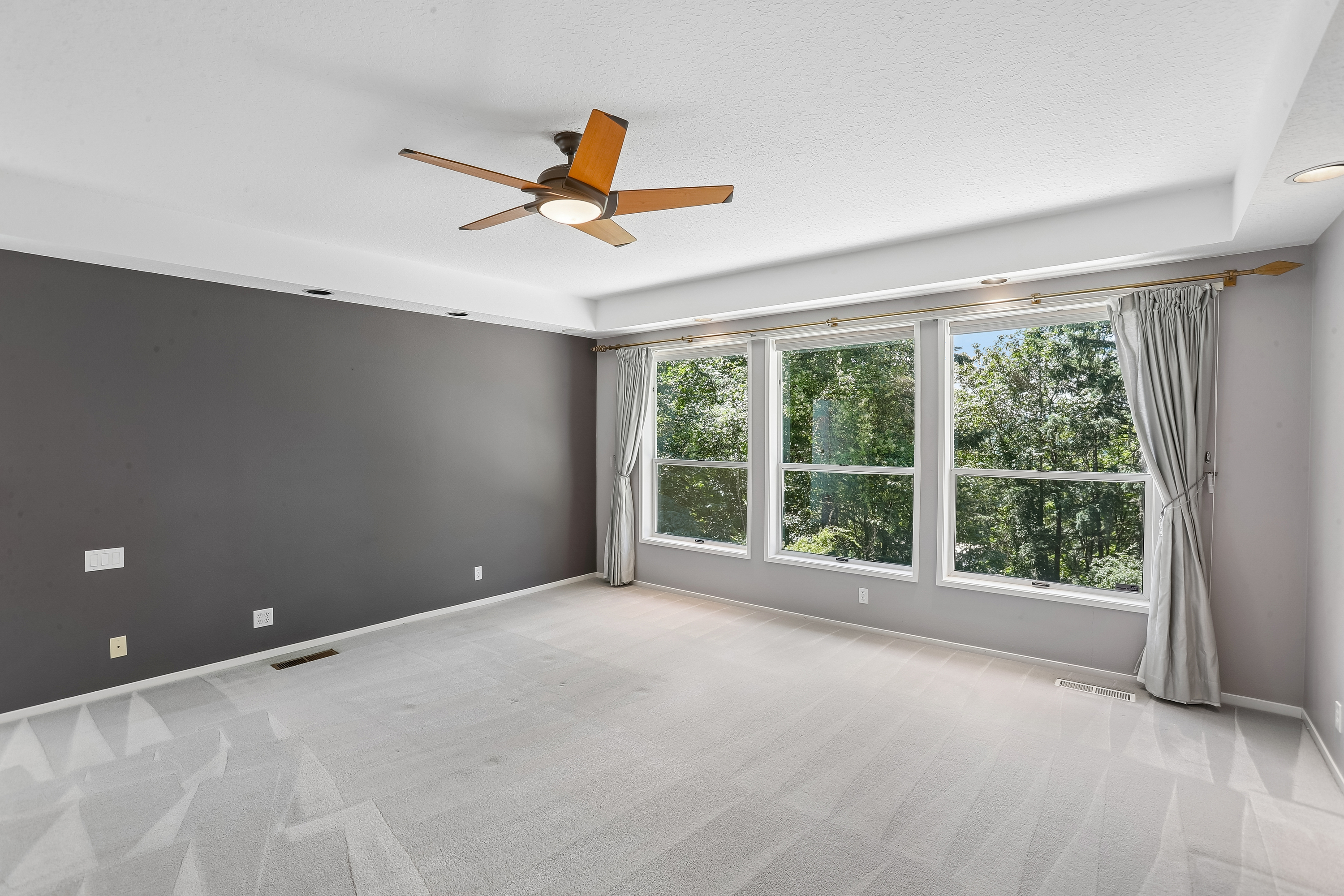 Photo 4 of 35 of 10838 S Southridge Dr, Portland, OR
