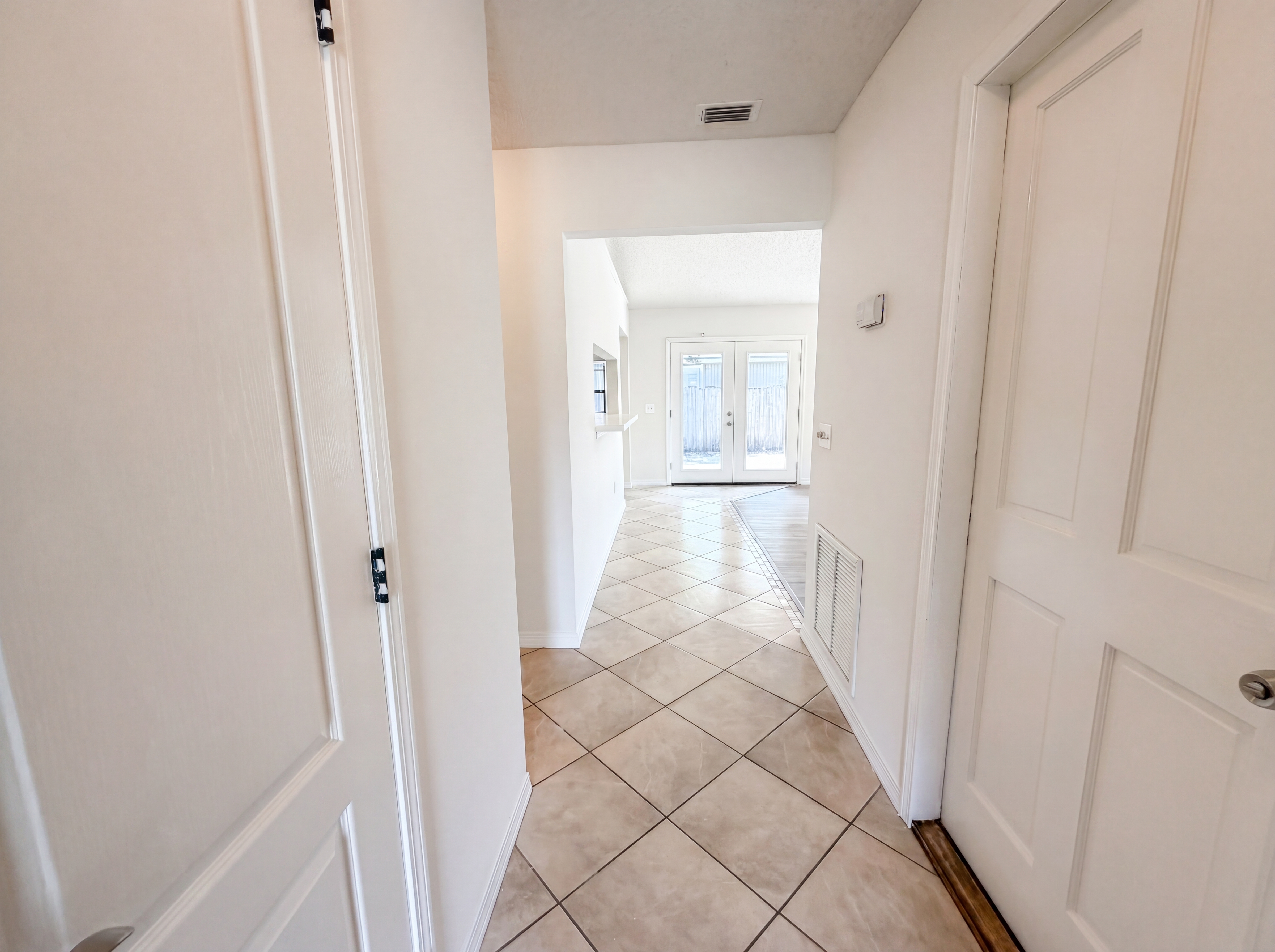 Photo 6 of 20 of 3160 Bridgeview Dr, Jacksonville, FL