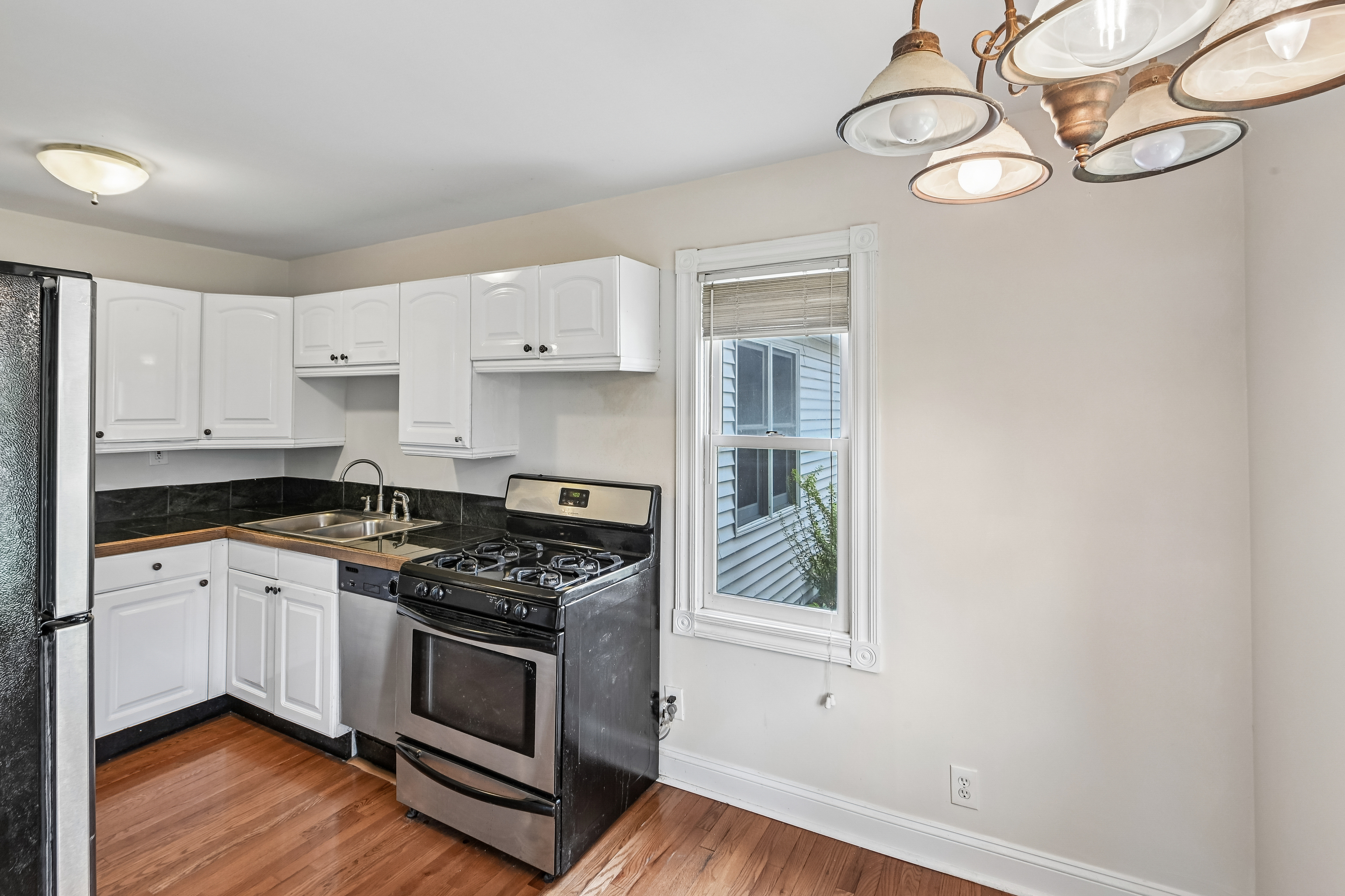 Photo 36 of 72 of 4811 Roslyn Rd, Downers Grove, IL
