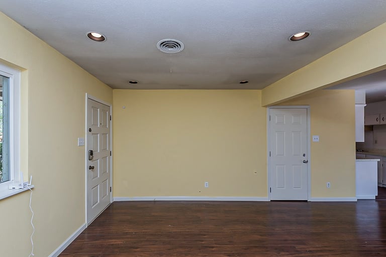 Photo 10 of 19 - 2605 Carten St, Fort Worth, TX 76112