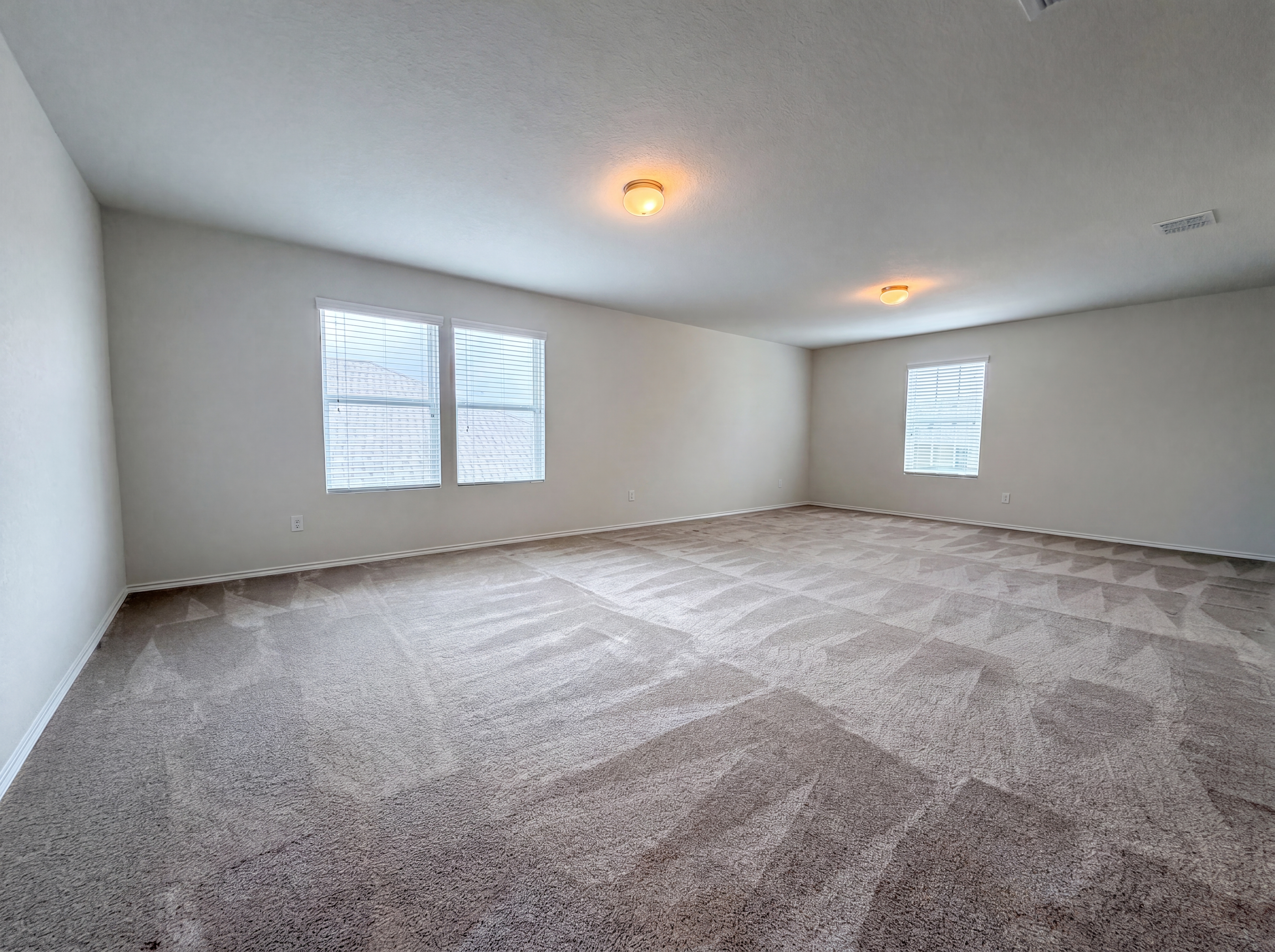 Photo 11 of 18 of 10611 Mary Scheel Ln, Converse, TX