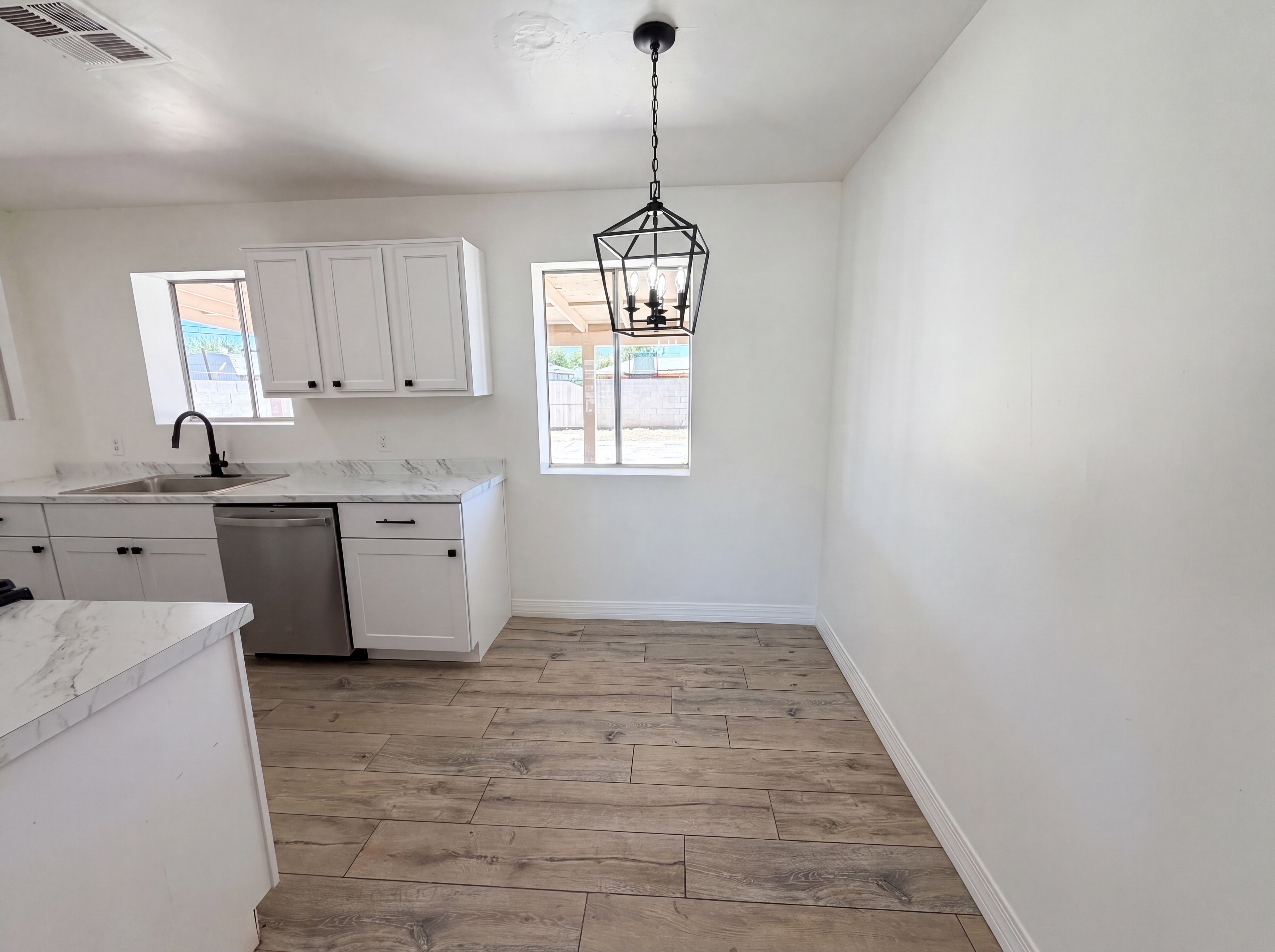 Photo 6 of 21 of 4505 W Clarendon Ave, Phoenix, AZ