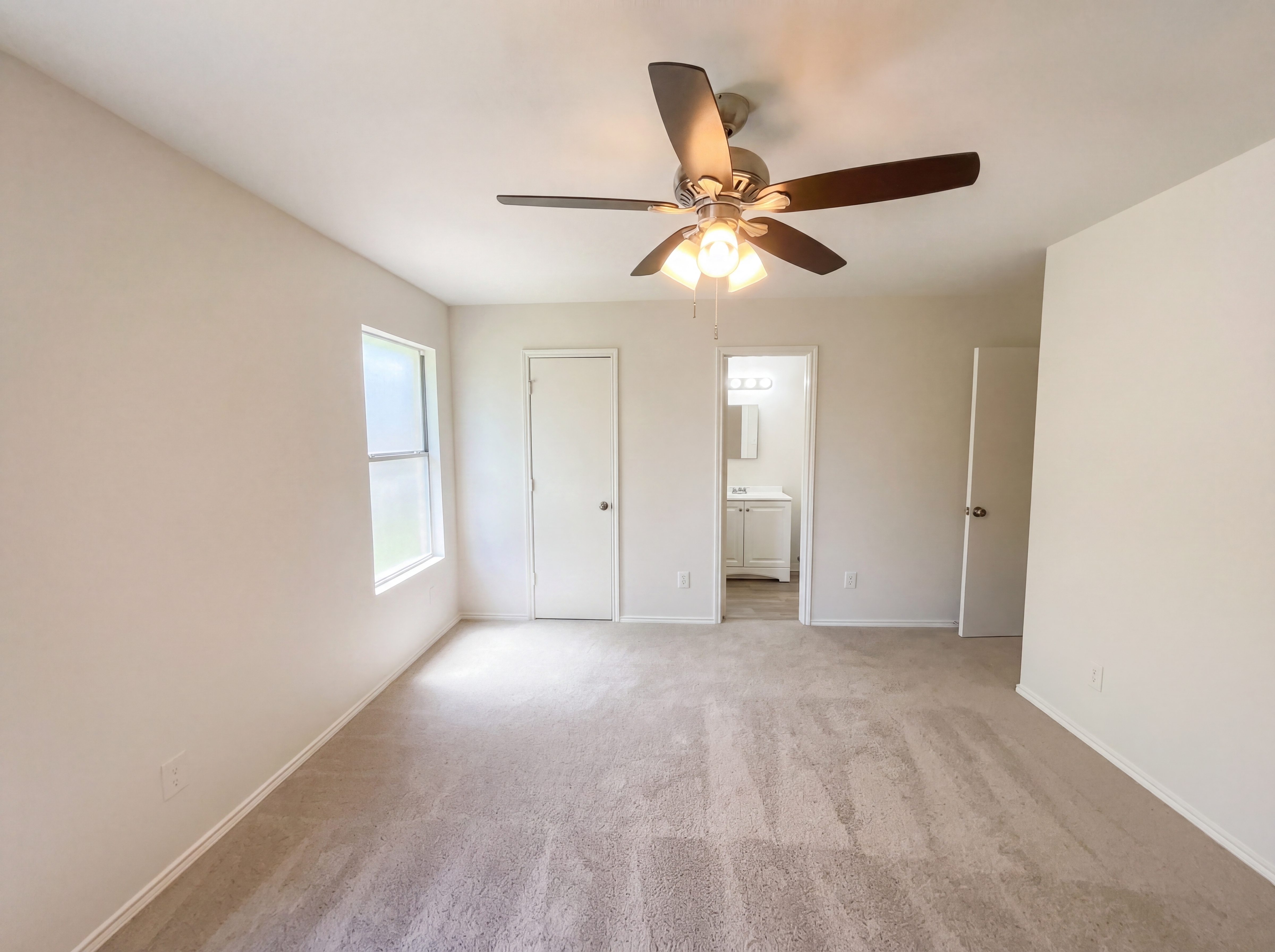 Photo 4 of 16 of 2232 Bradford Pear Dr, Little Elm, TX