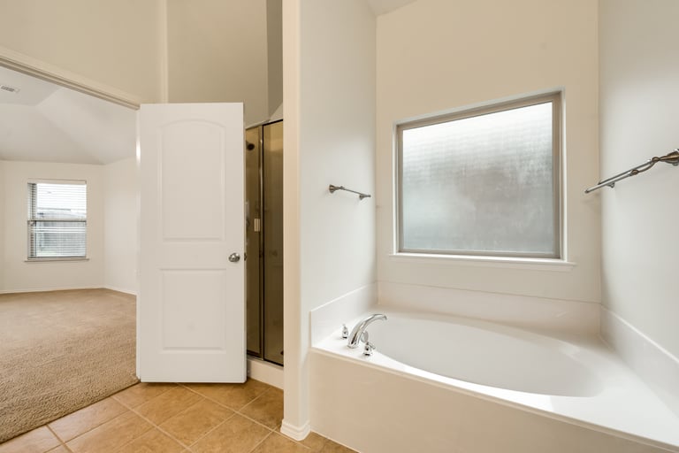 Photo 22 of 30 - 594 Miramar Dr, Rockwall, TX 75087