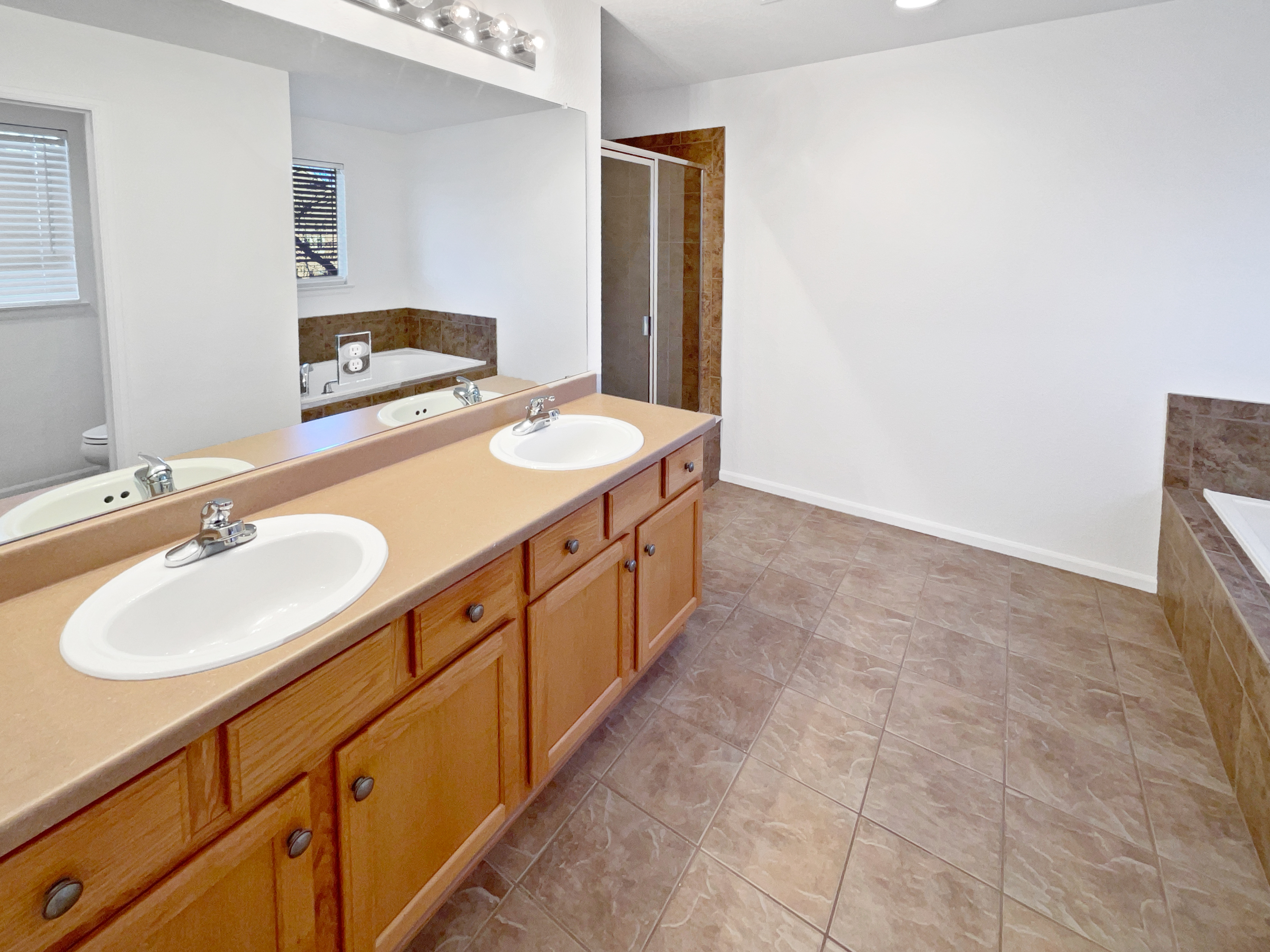 Photo 18 of 27 of 18062 E 104th Pl, Commerce City, CO