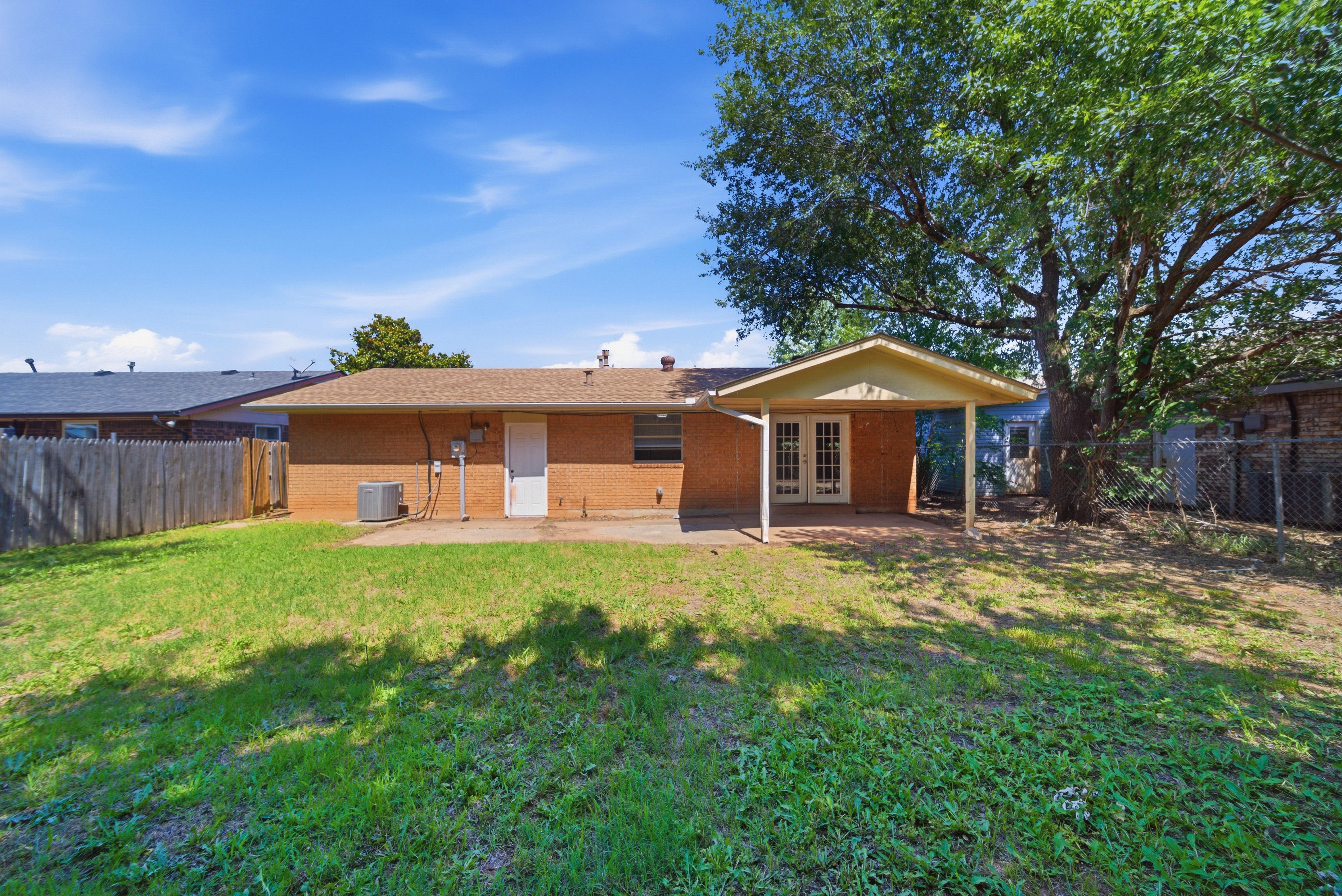 Photo 5 of 32 of 5421 S Huddleston Dr, Oklahoma City, OK