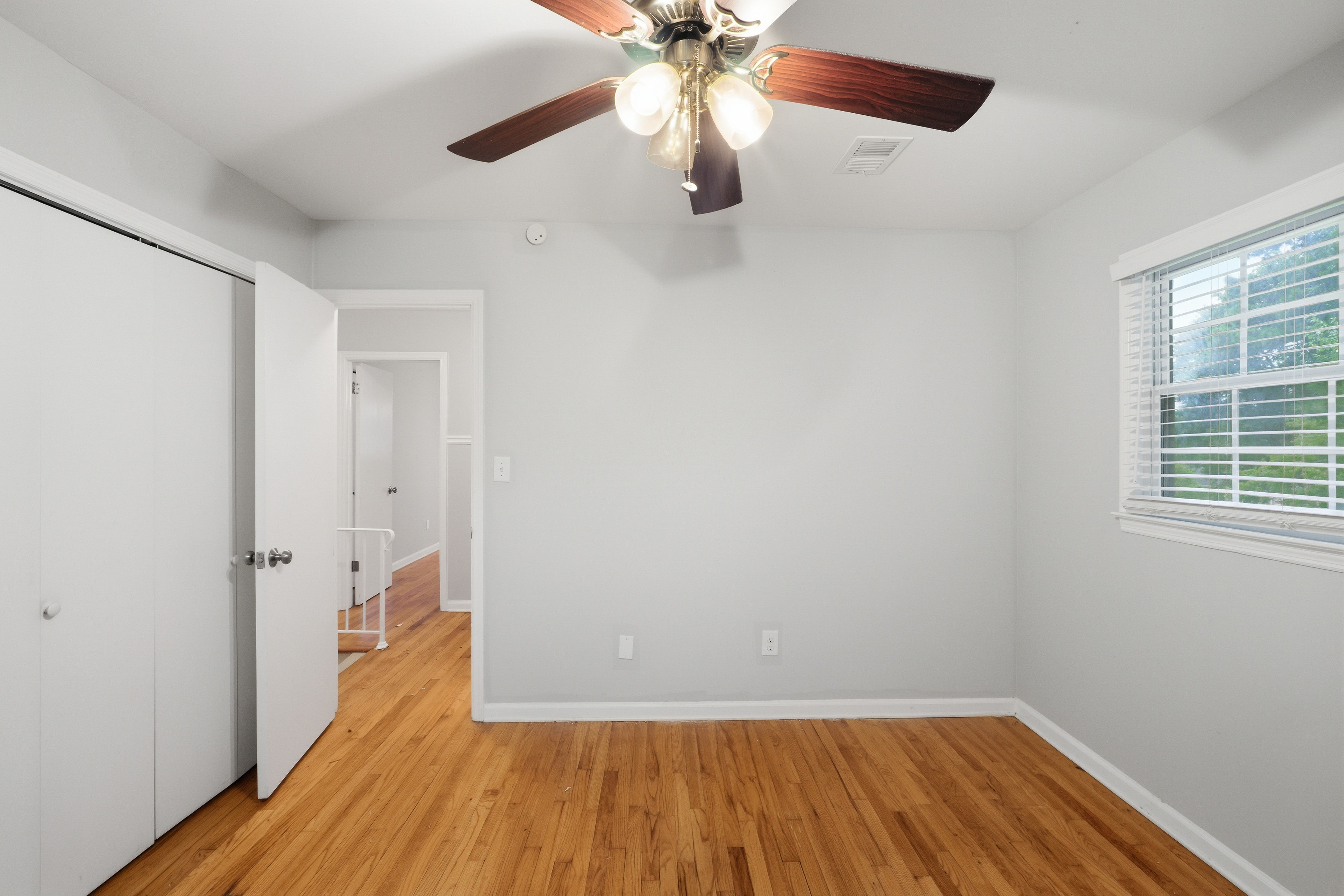 Photo 12 of 35 of 1604 Drayton Woods Dr, Tucker, GA