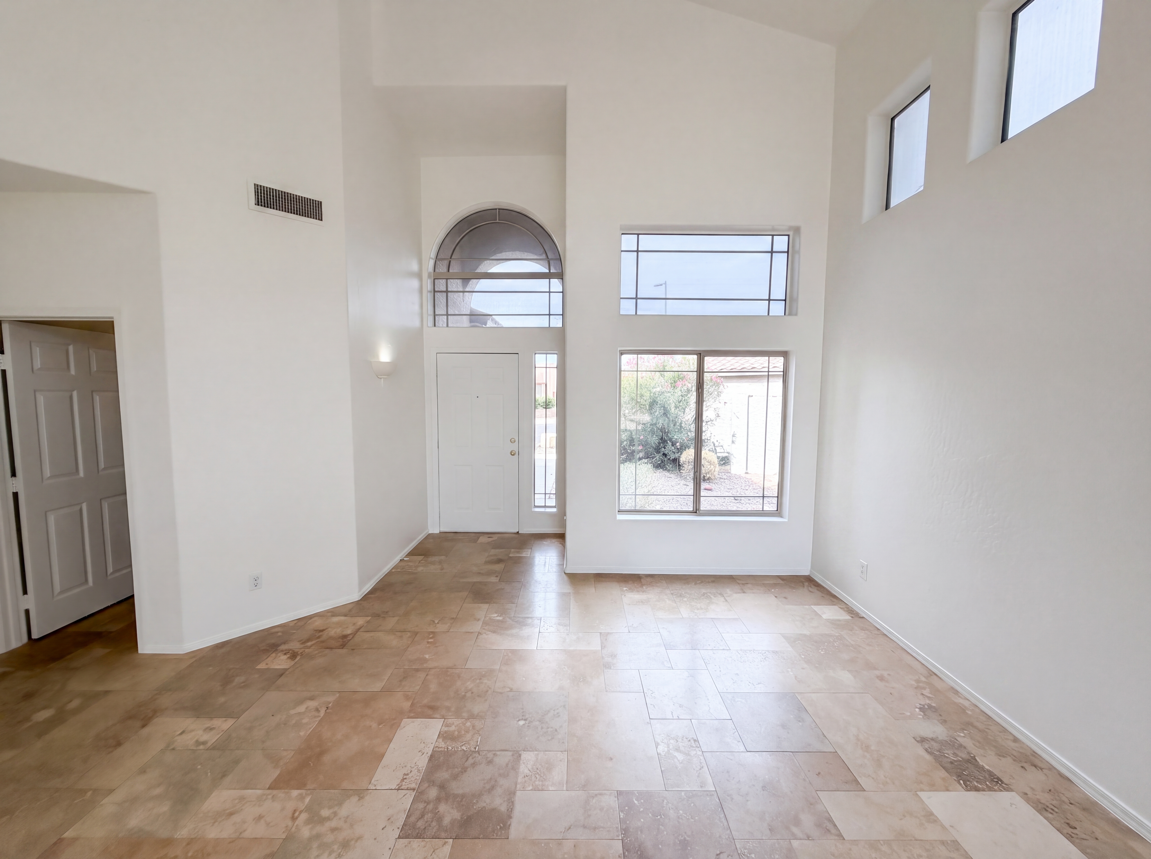 Photo 3 of 31 of 28449 N 46th St, Cave Creek, AZ