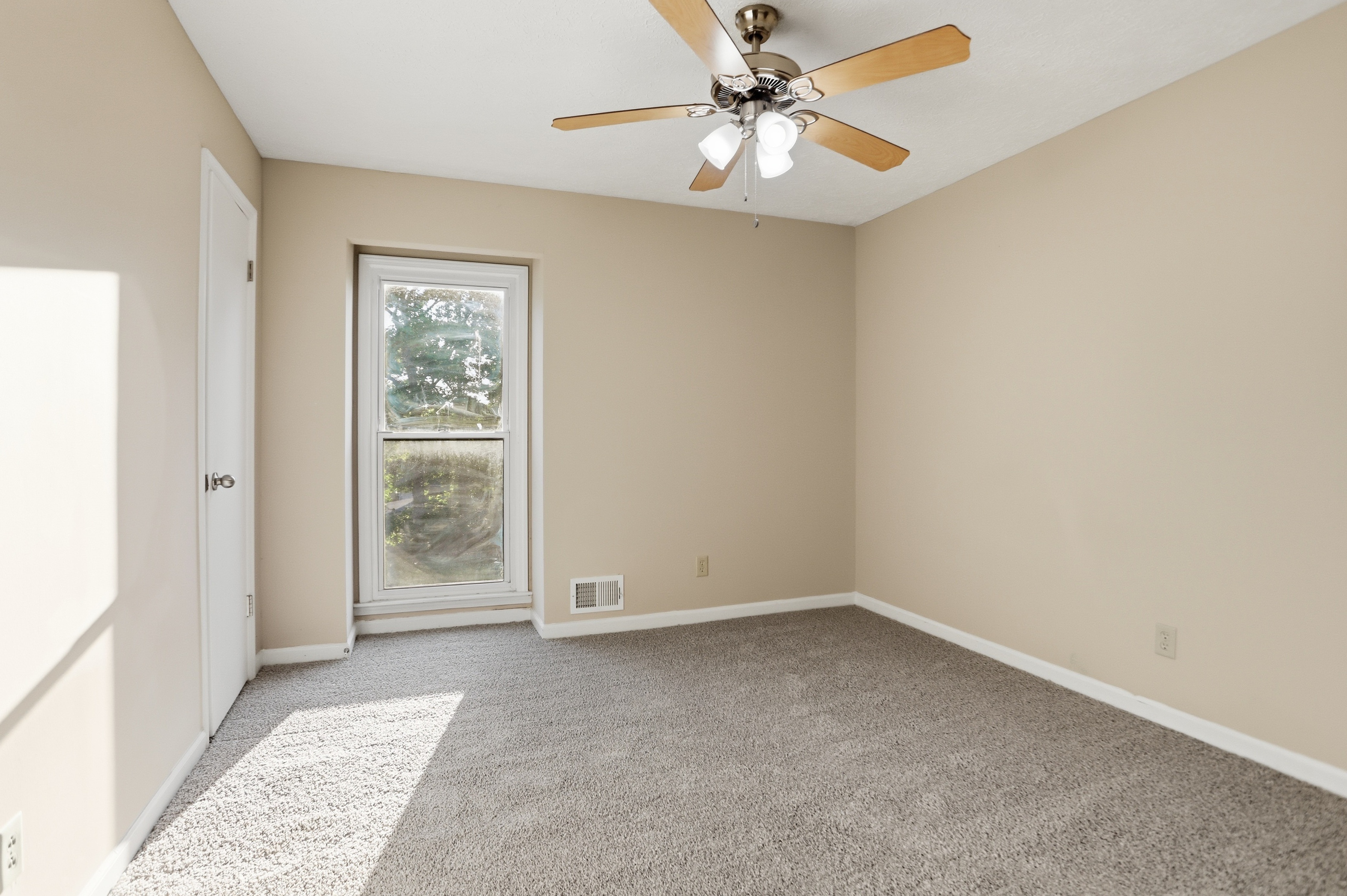 Photo 18 of 34 of 6742 Kellogg Dr, Acworth, GA