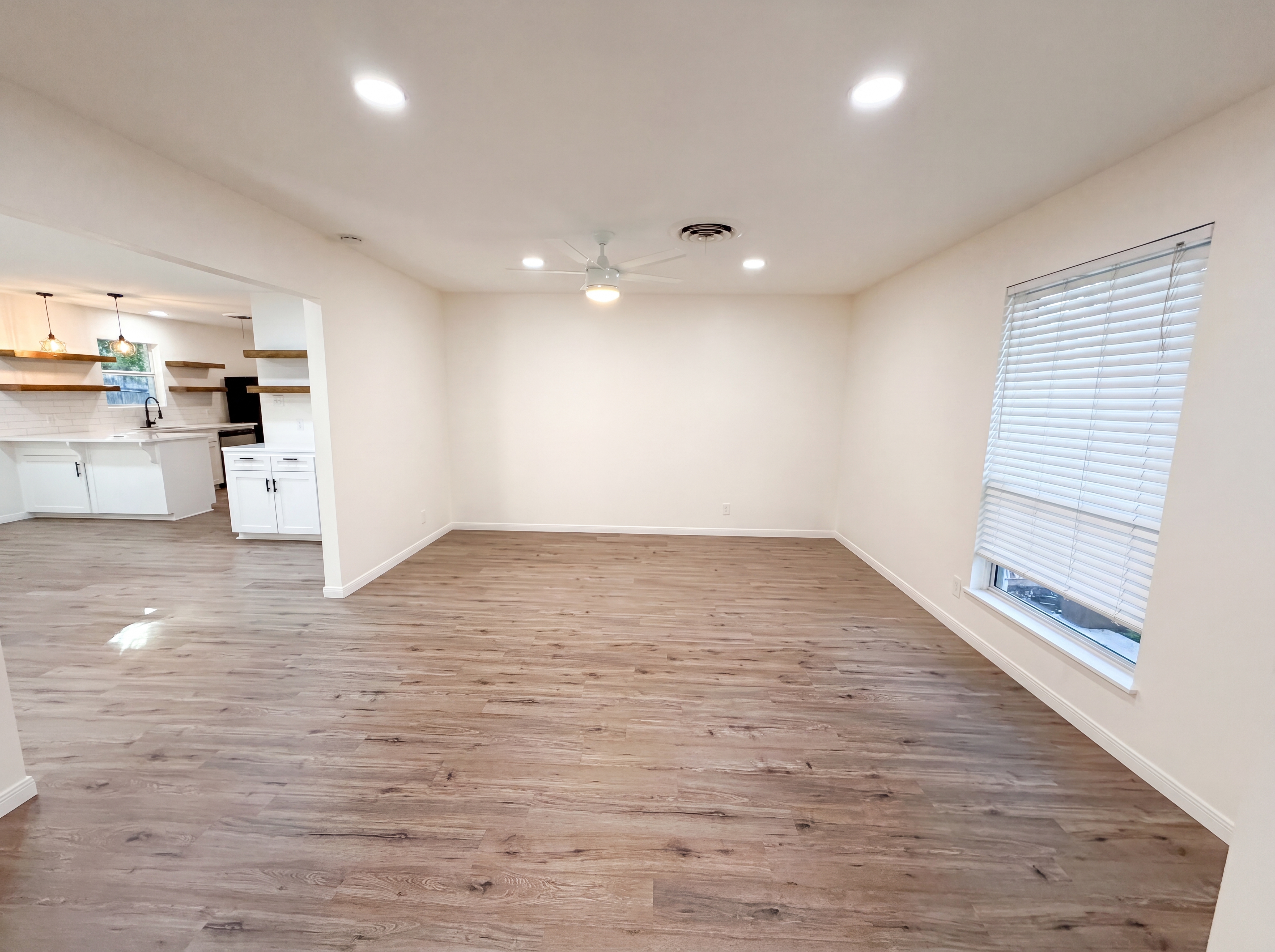 Photo 6 of 17 of 2609 Loyola Ln, Austin, TX