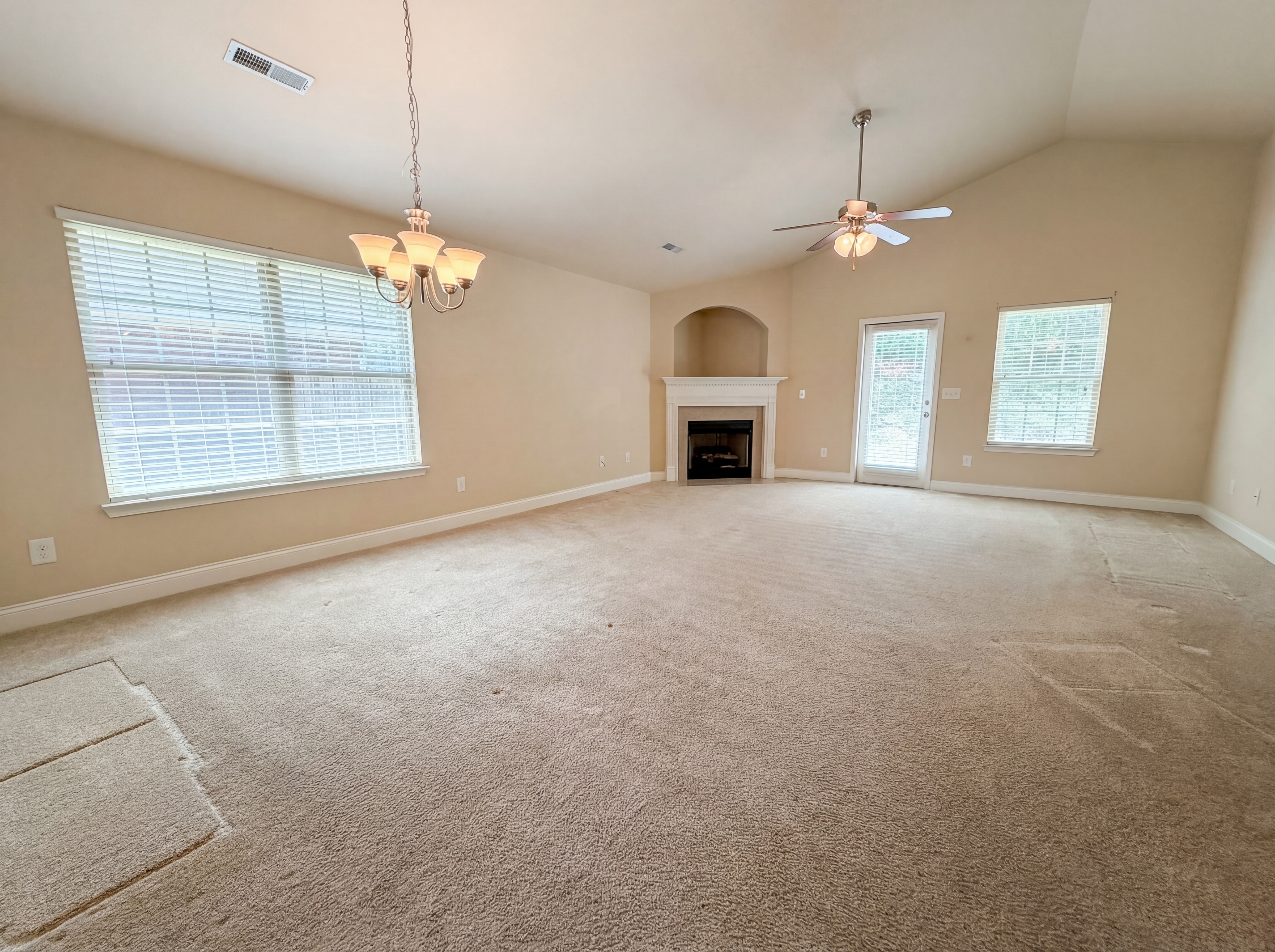 Photo 3 of 17 of 316 Vincent St, Alabaster, AL