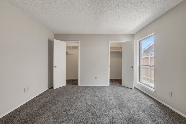Photo 13 of 24 - 2323 Newbury Dr, Arlington, TX 76014