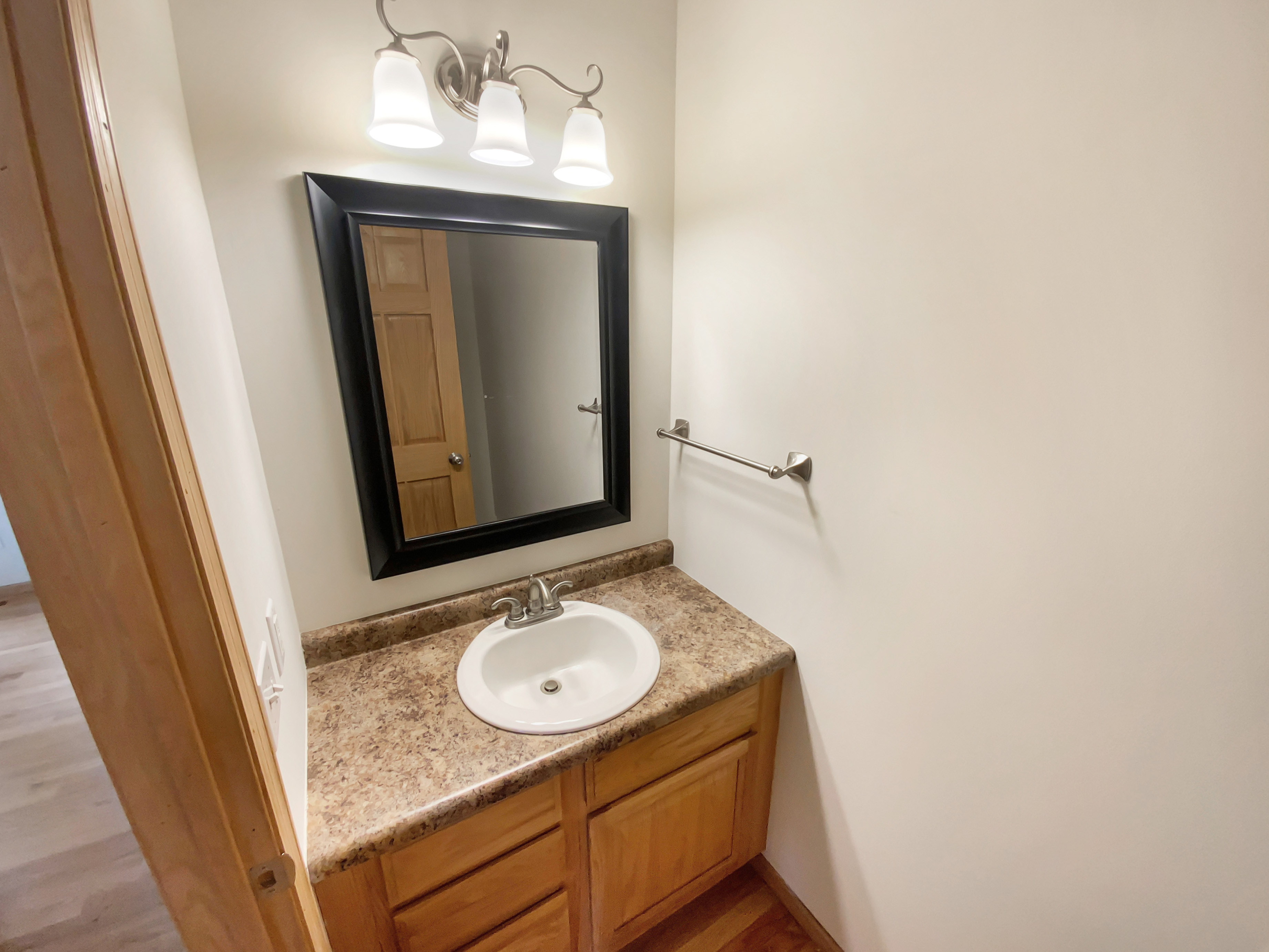 Photo 13 of 23 of 3017 Rainier Ct, Burnsville, MN