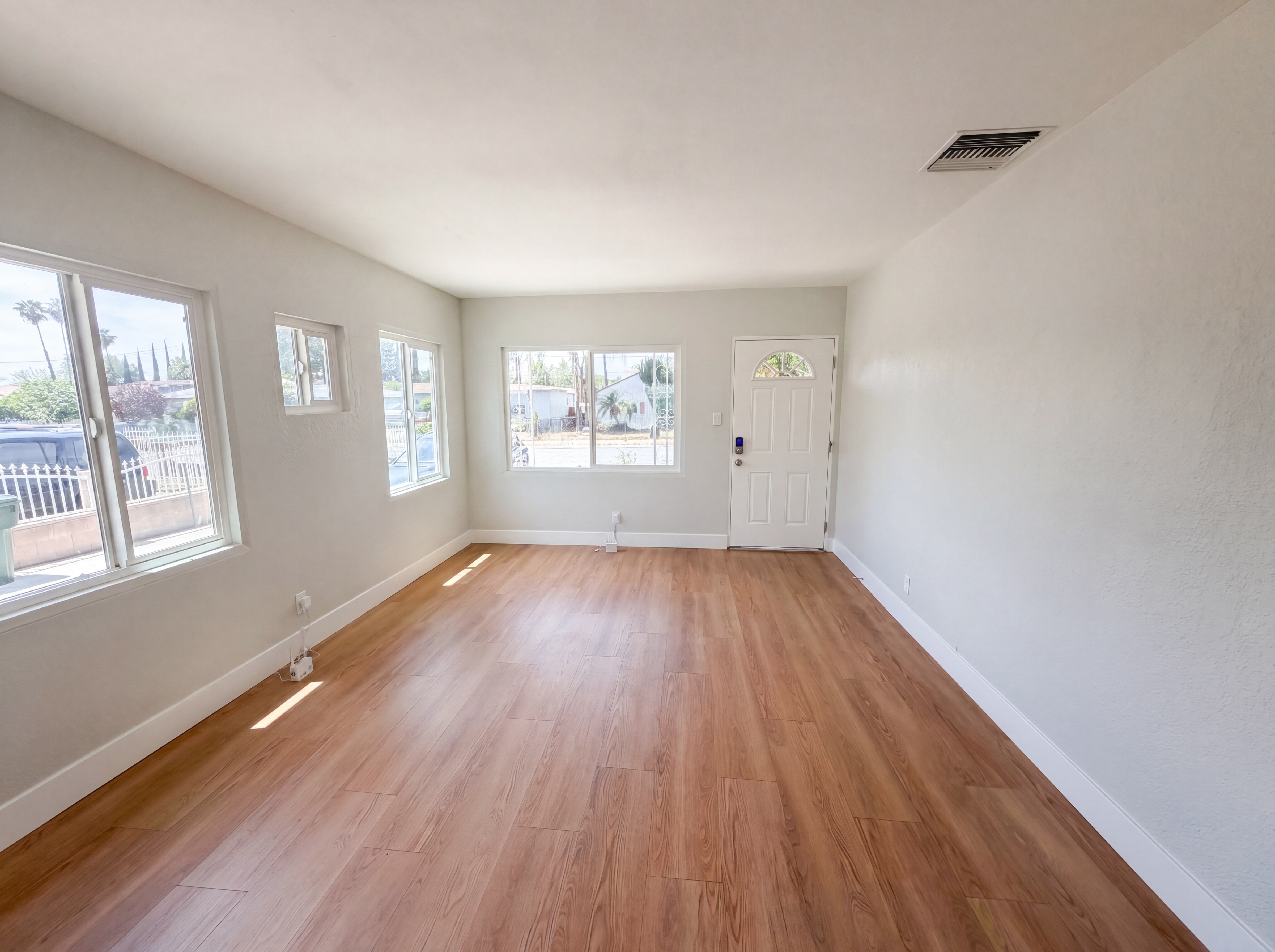 Photo 3 of 26 of 1441 Pepper Tree Ln, San Bernardino, CA