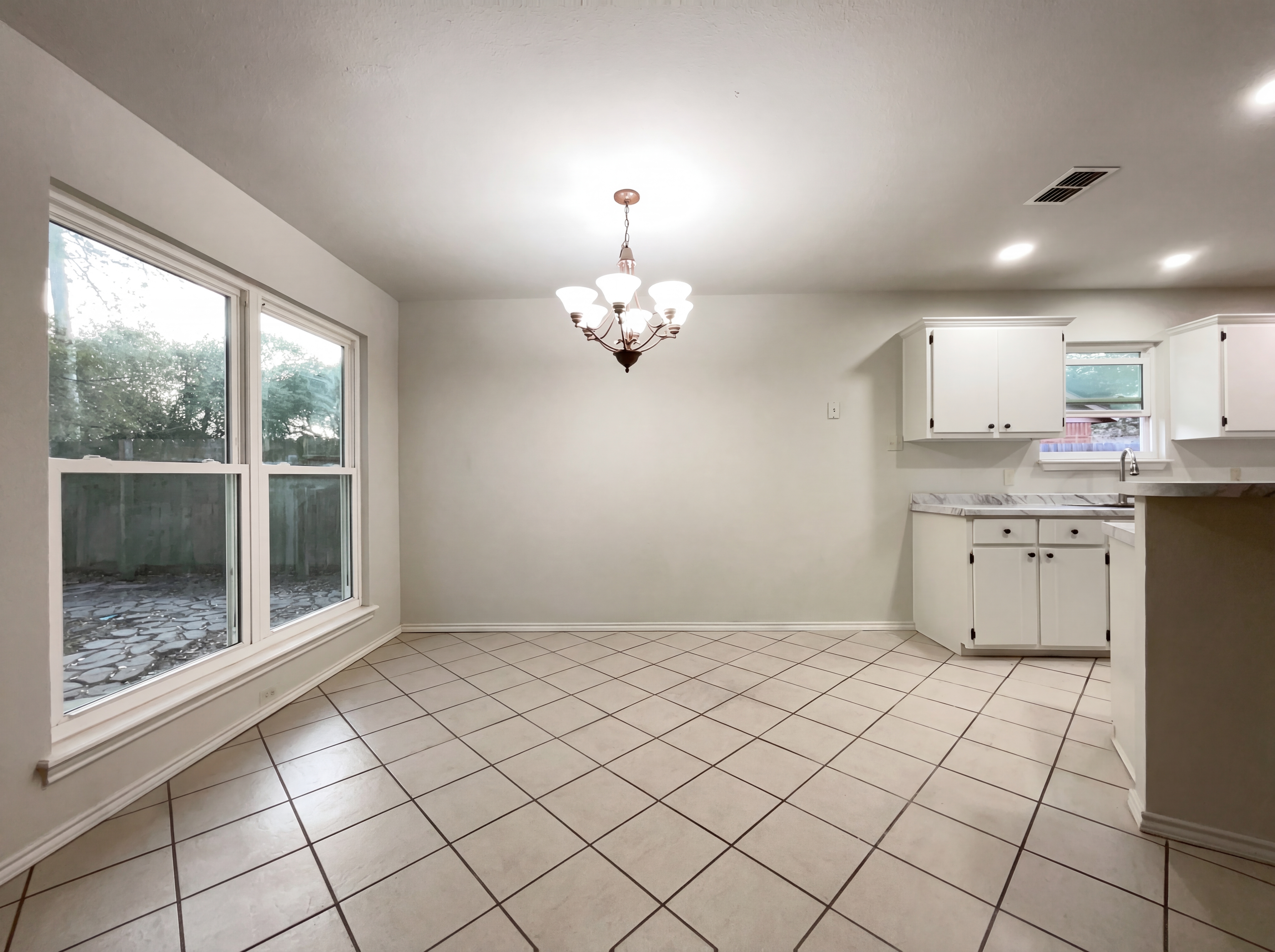 Photo 7 of 16 of 2175 Timberleaf Cir, Ingleside, TX