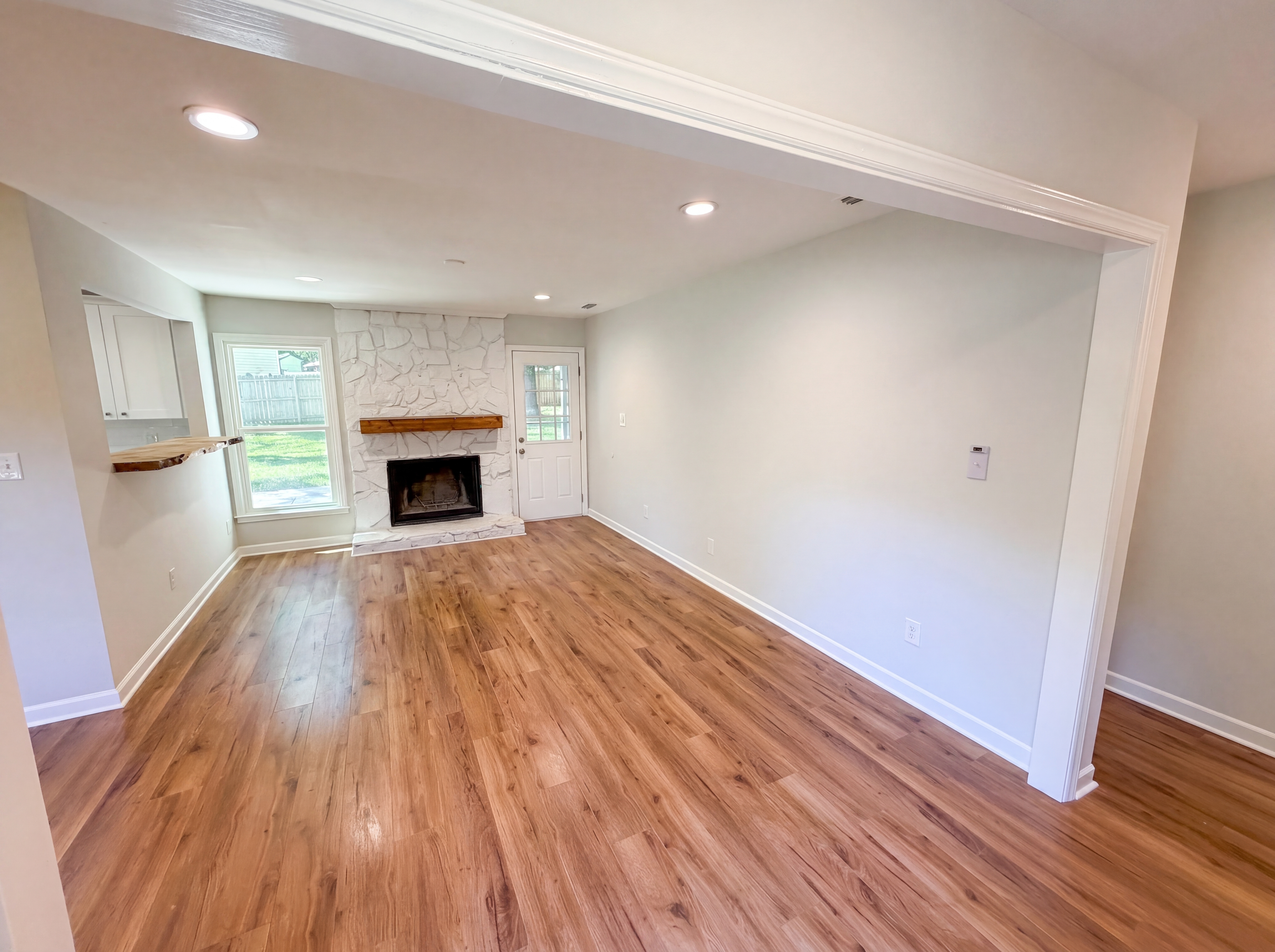 Photo 9 of 24 of 4554 Strangford Ave, Charlotte, NC