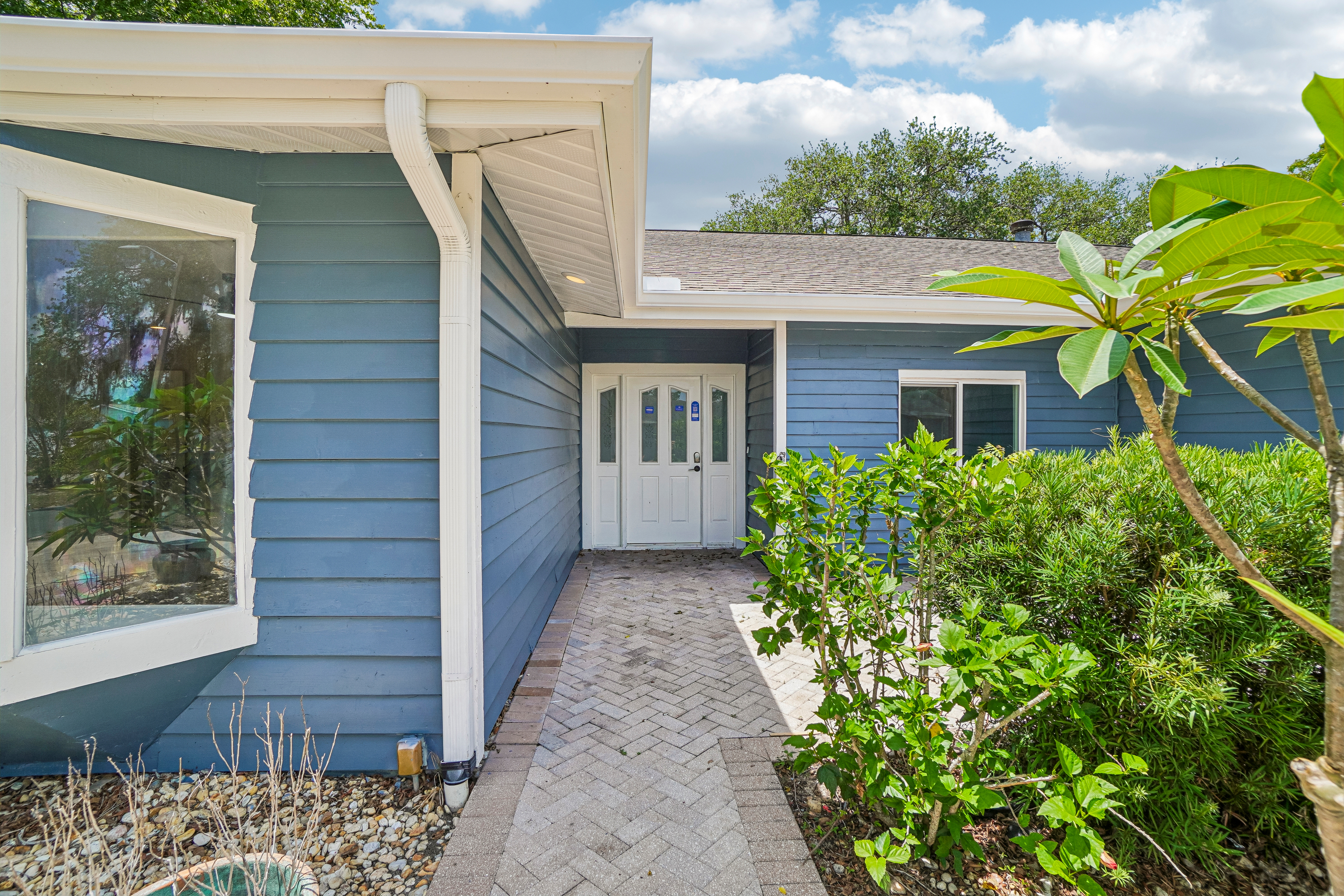 Photo 21 of 63 of 5609 Executive Dr, New Port Richey, FL
