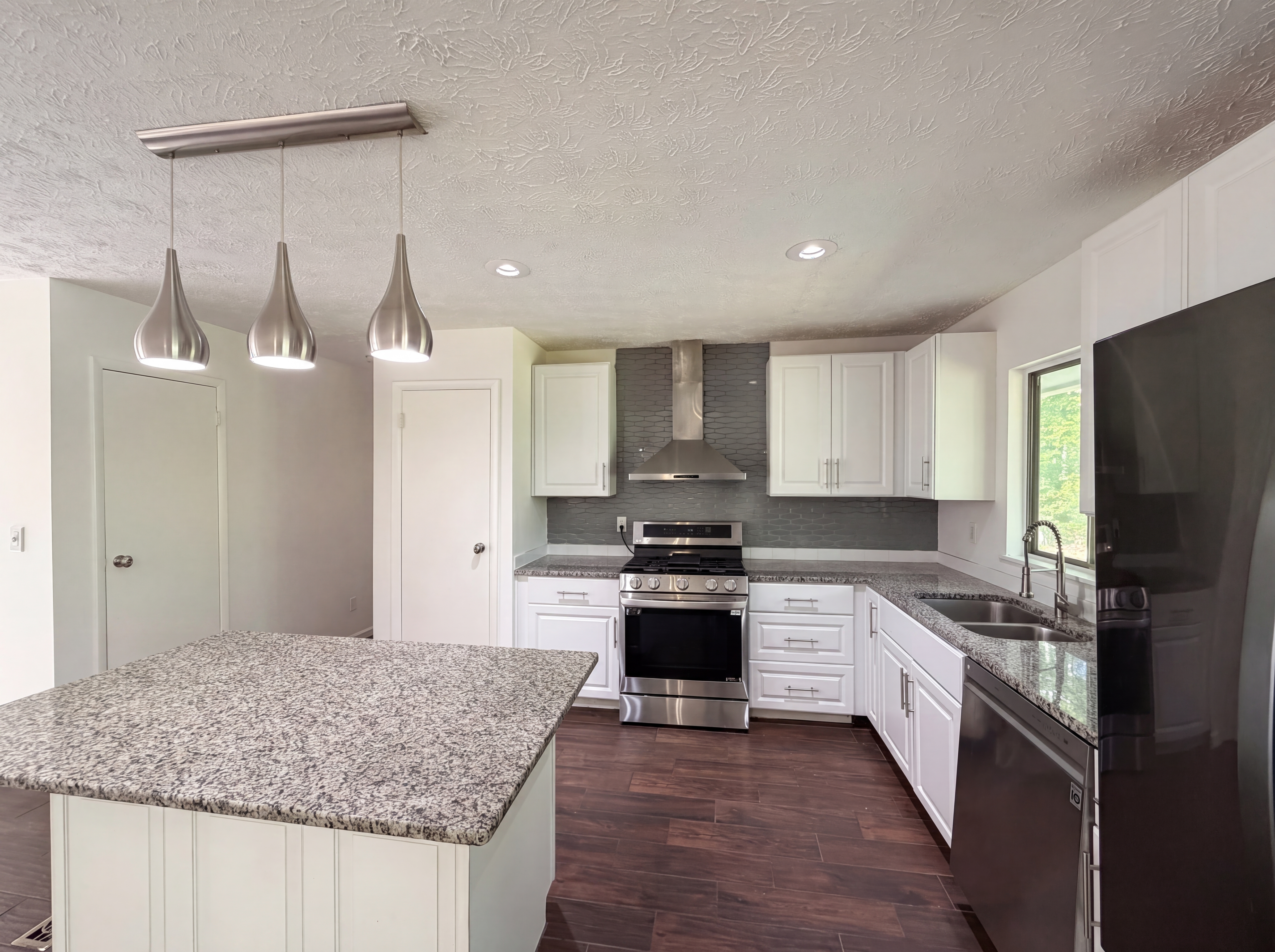 Photo 2 of 16 of 1010 Buckhurst Dr, Atlanta, GA