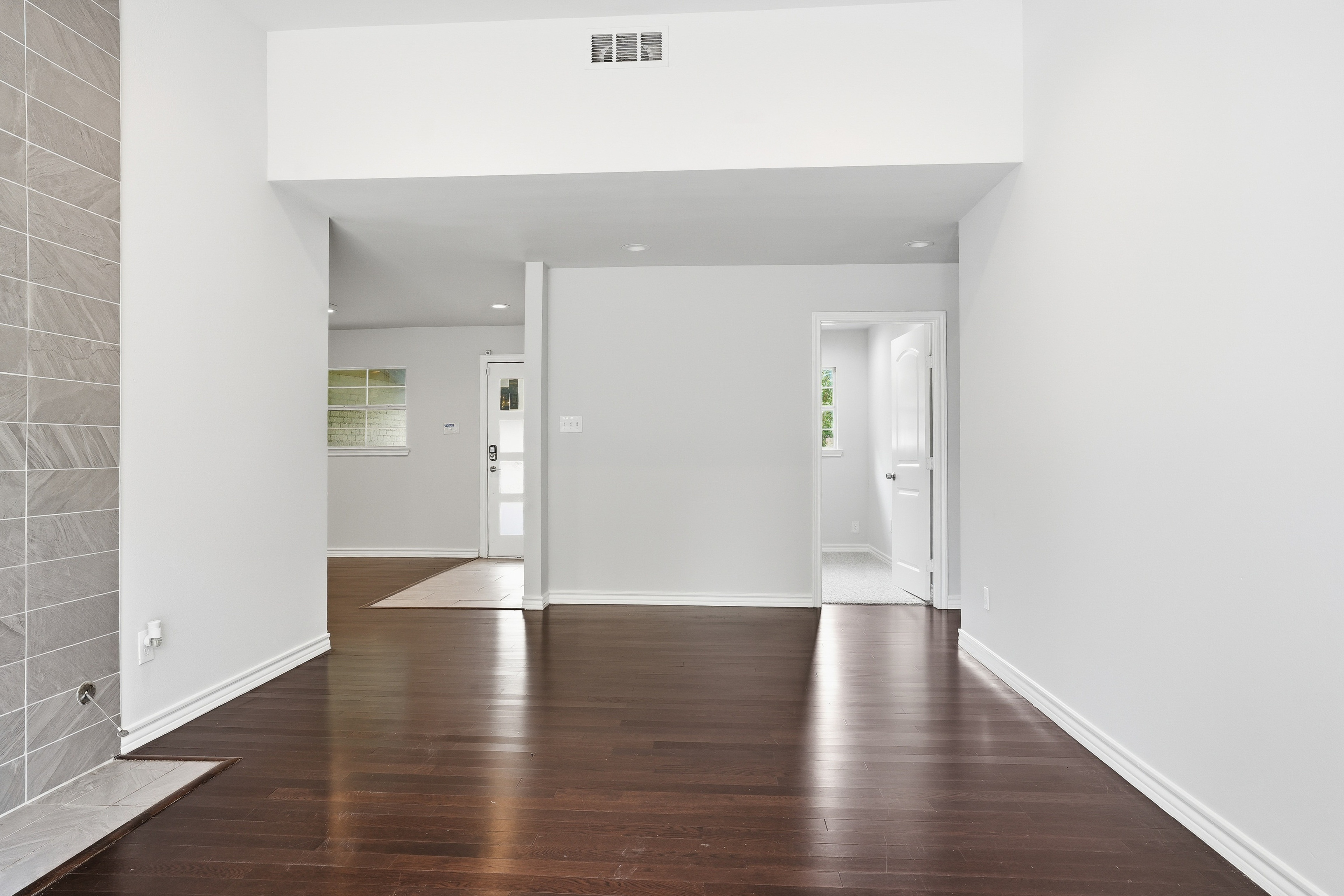 Photo 6 of 35 of 7248 Walling Ln, Dallas, TX