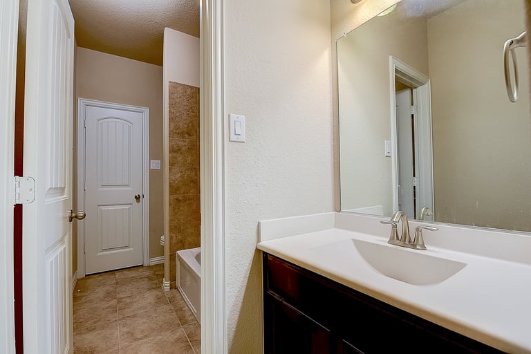 Photo 13 of 32 - 424 Attlee Dr, Fate, TX 75189