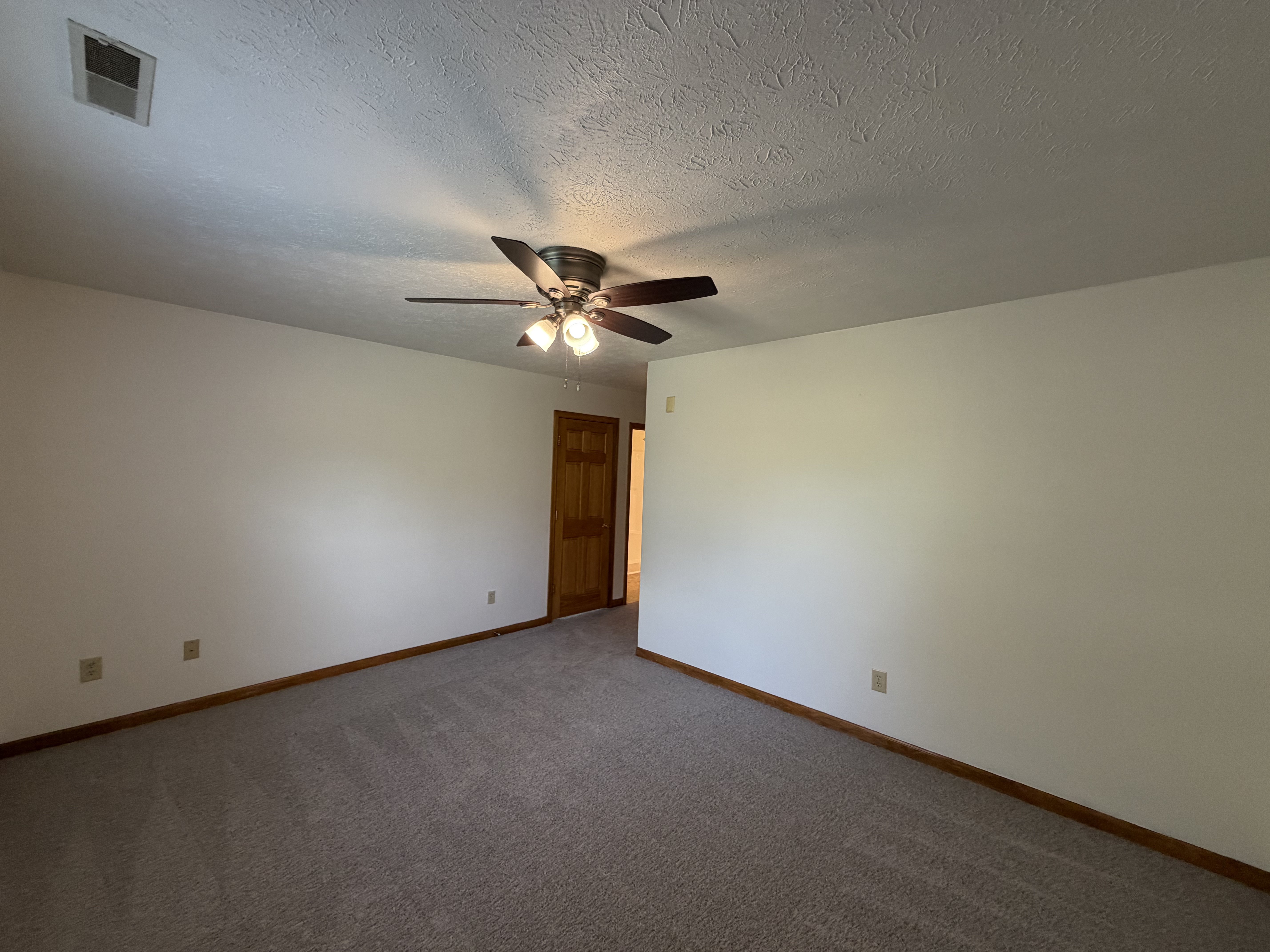 Photo 8 of 19 of 10048 Ironway Dr, Indianapolis, IN