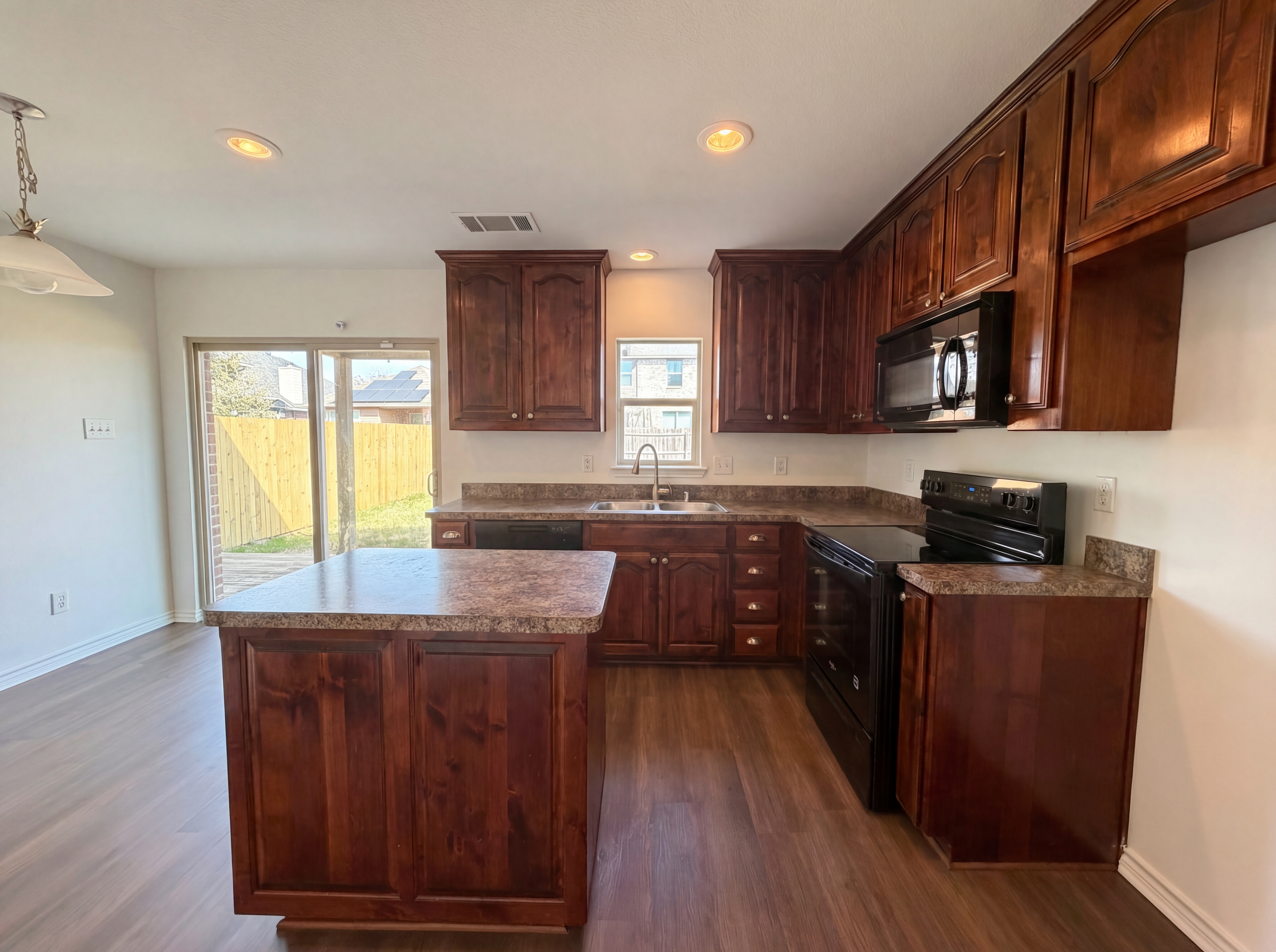 Photo 9 of 20 of 1200 Boxwood Dr, Crowley, TX