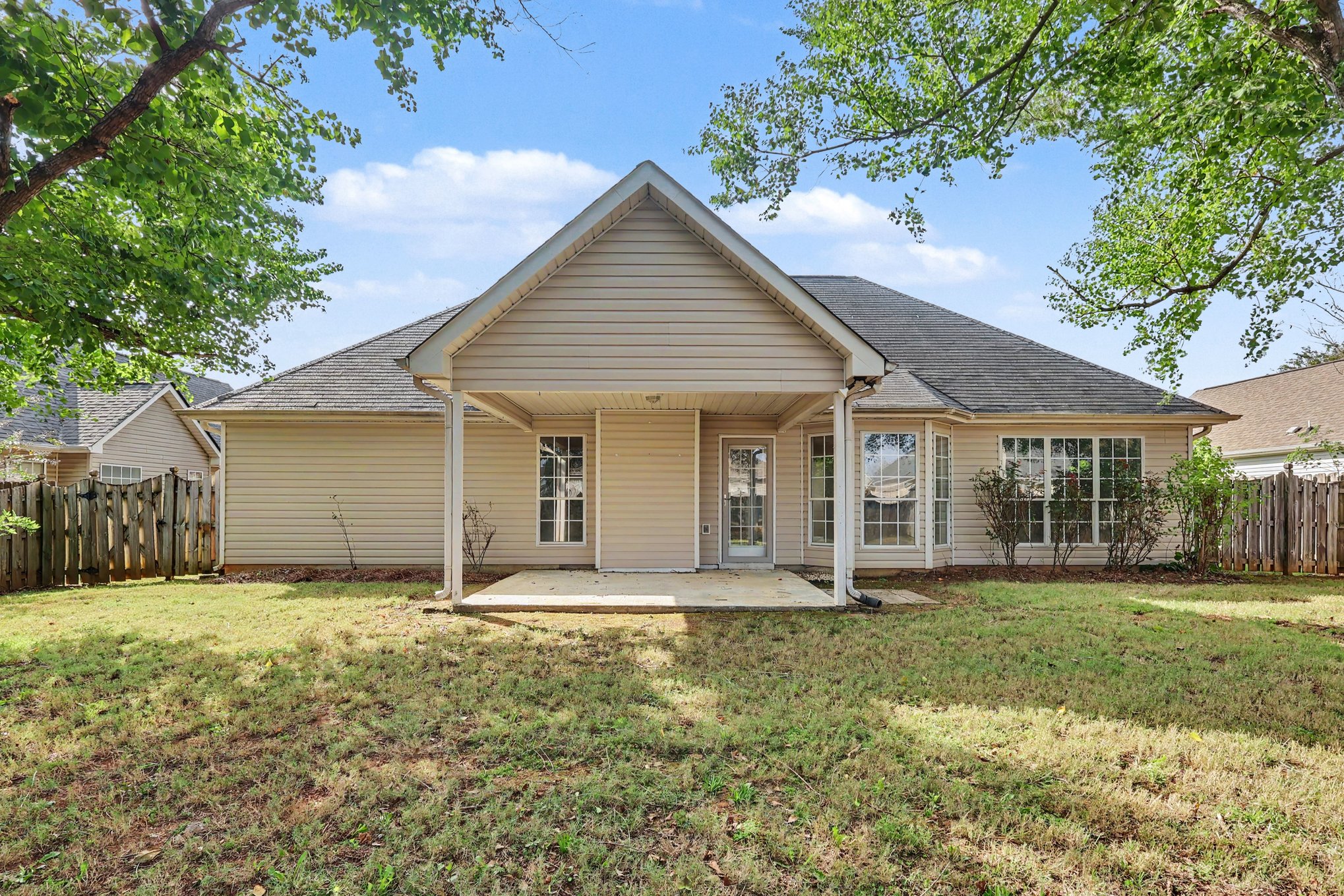Photo 5 of 19 of 724 Barkley Cir, Alabaster, AL
