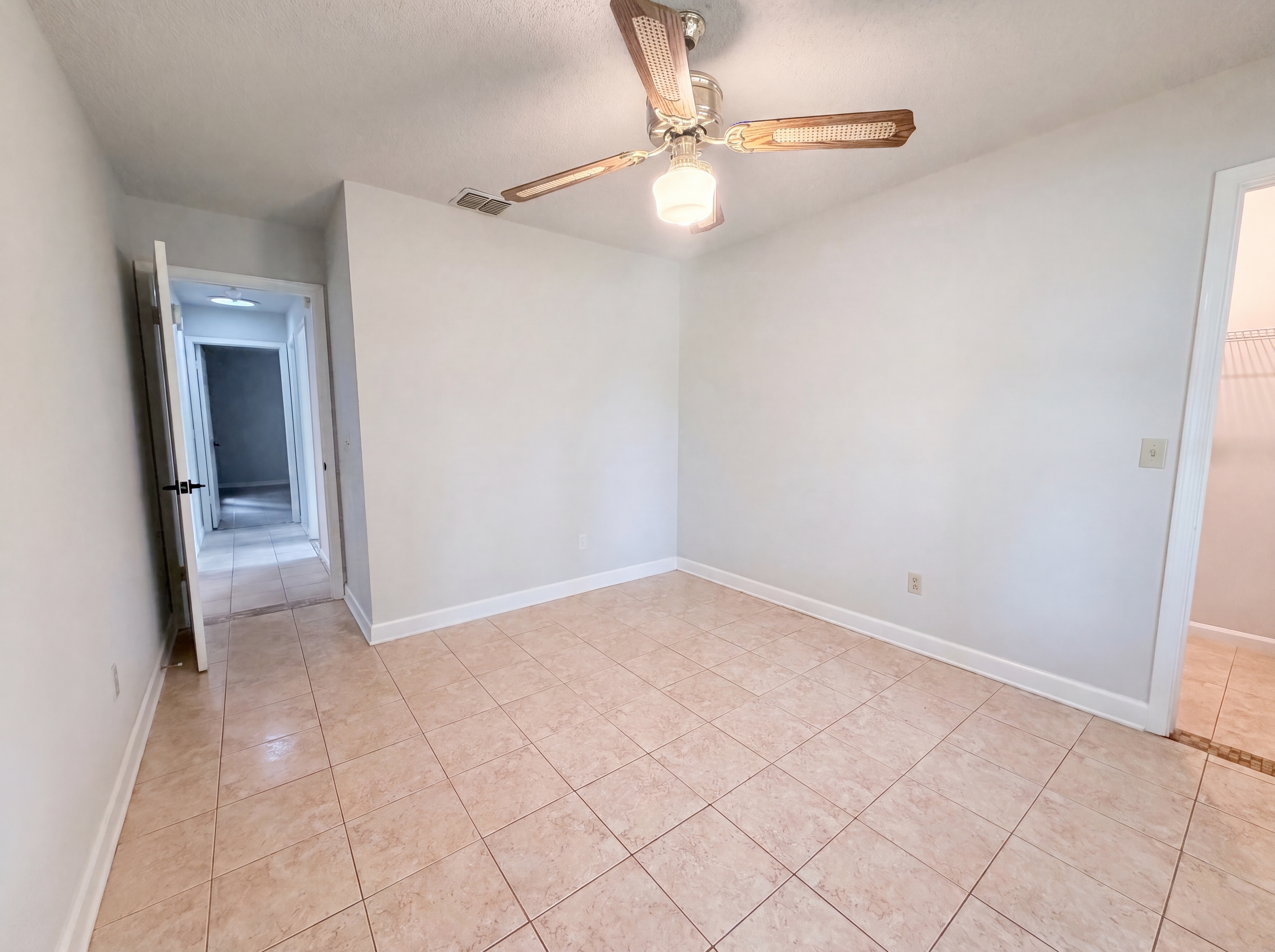Photo 9 of 17 of 2441 Longwood St, Orange Park, FL