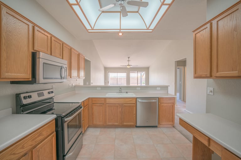 Photo 2 of 27 - 3801 W Park View Ln, Glendale, AZ 85310