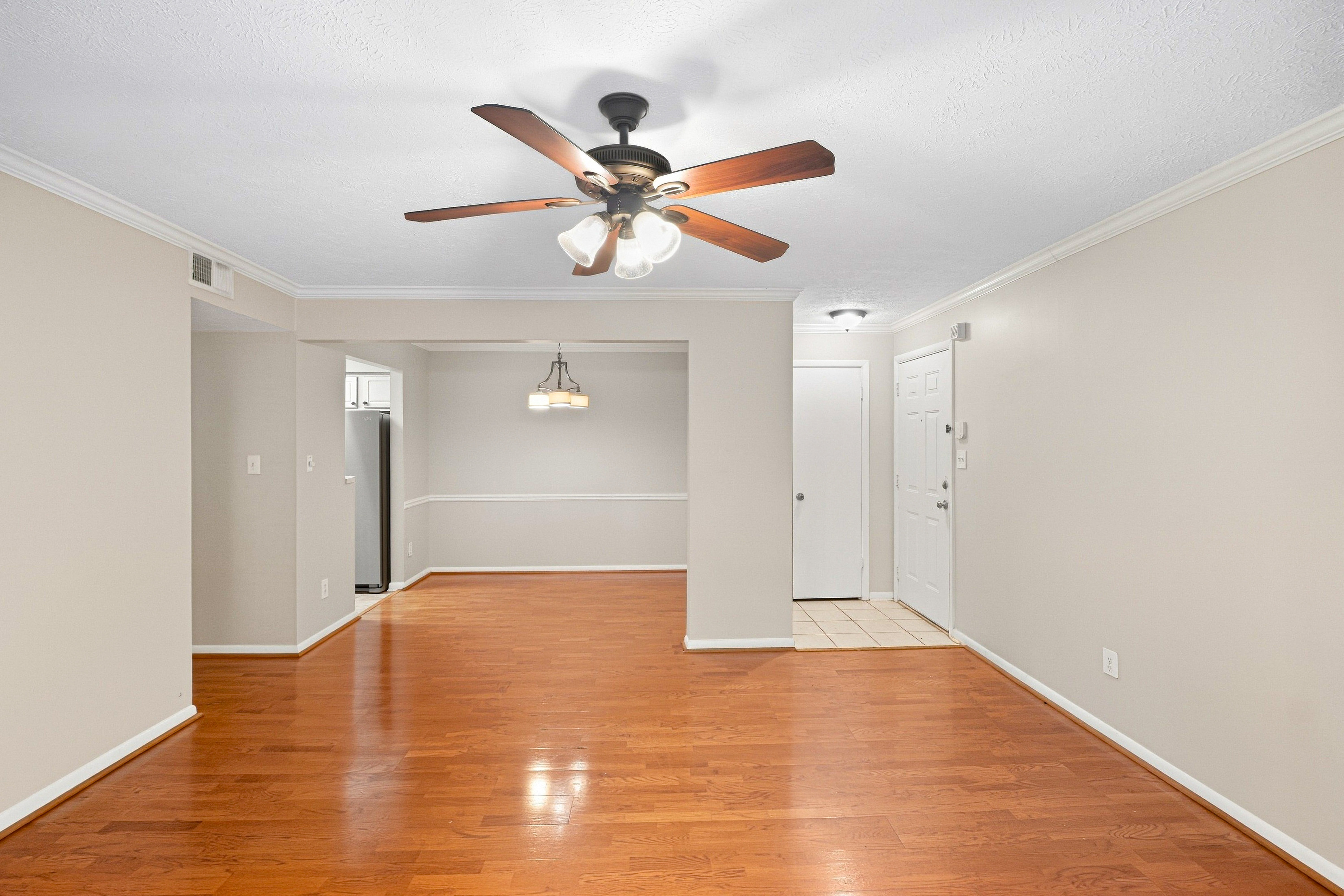 Photo 13 of 30 of 5145 Roswell Rd, Sandy Springs, GA