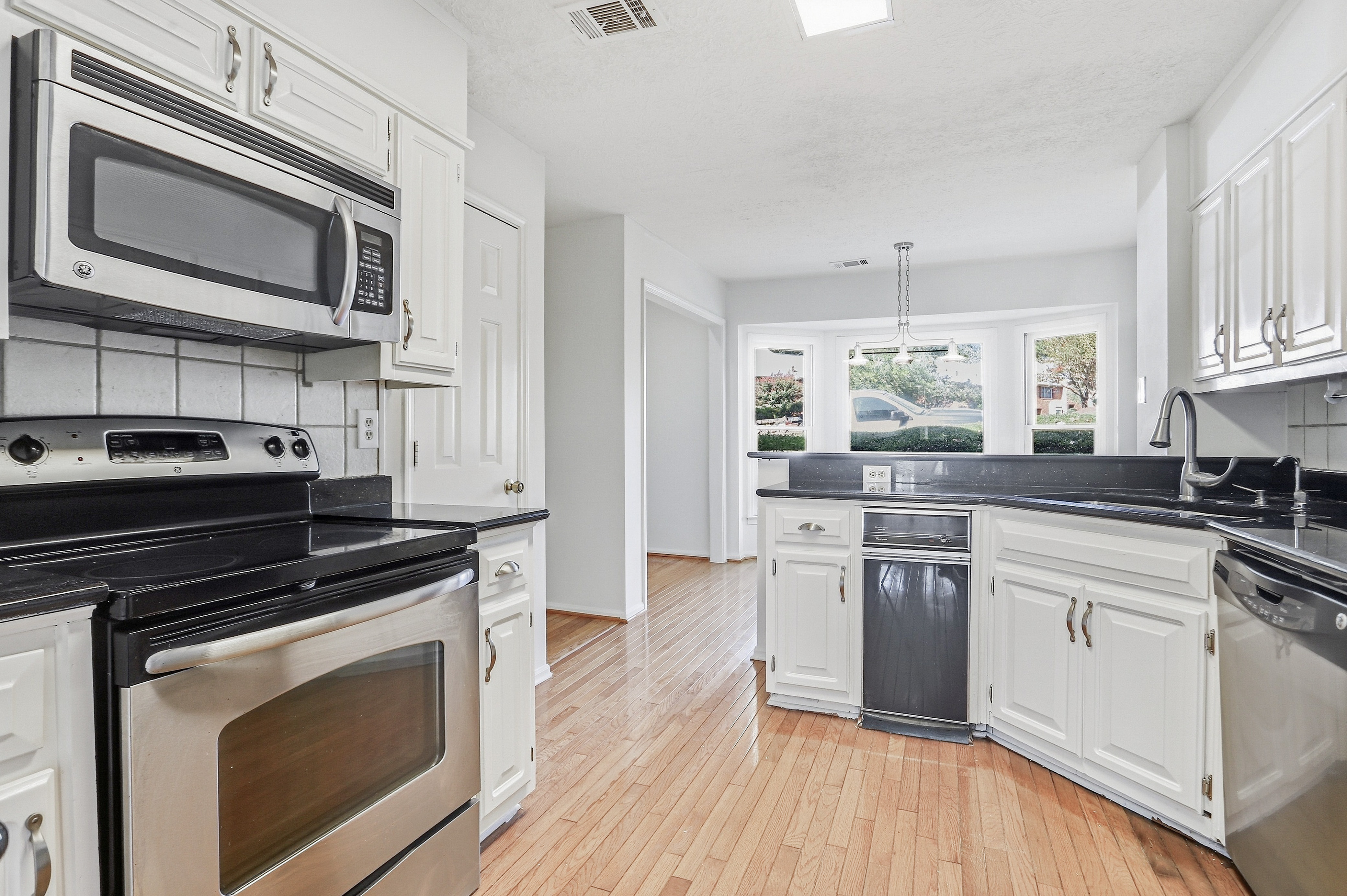 Photo 6 of 24 of 6305 Windsor Trace Dr, Peachtree Corners, GA