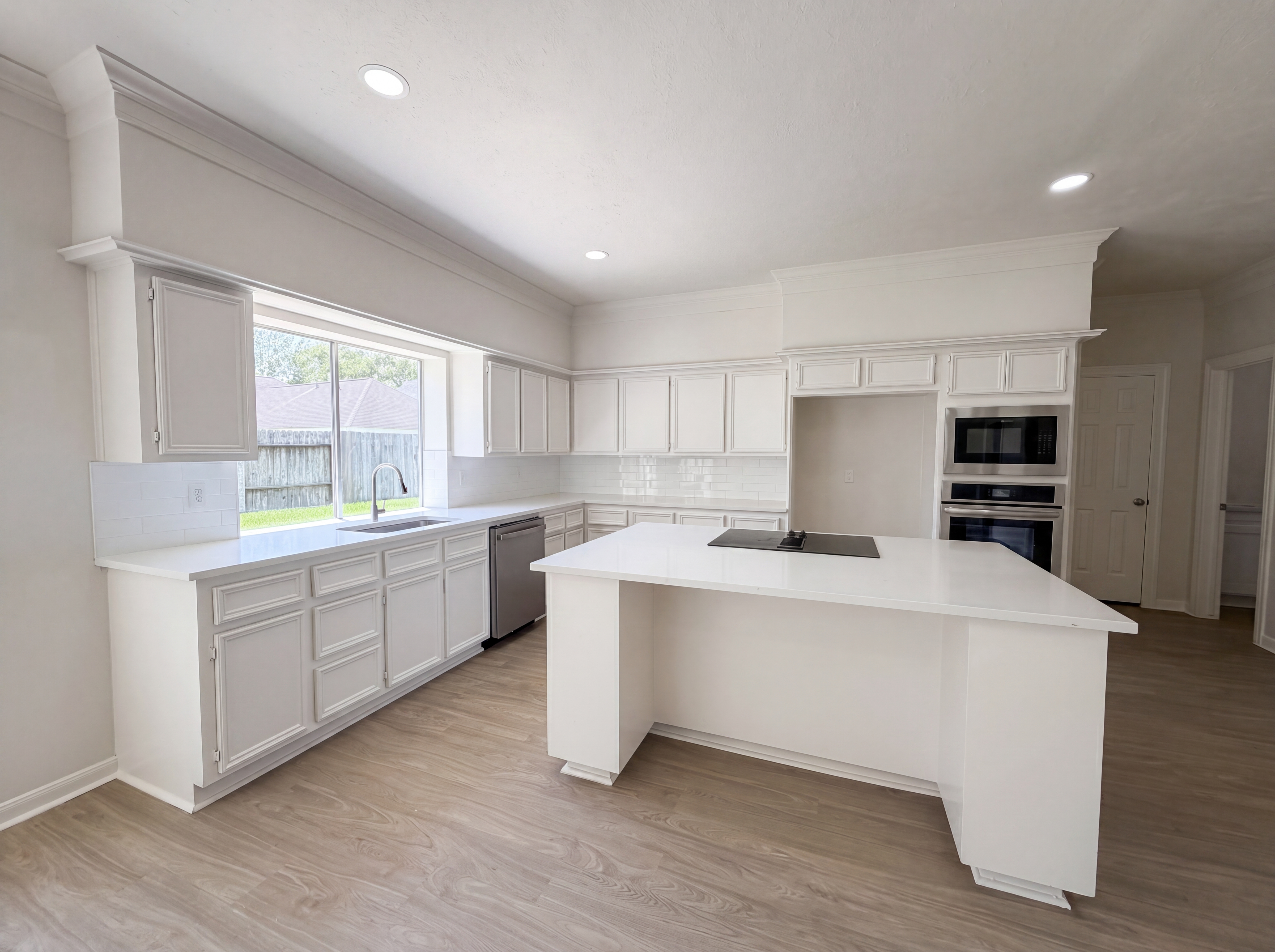 Photo 9 of 22 of 2124 Wimbleton Ct, Pearland, TX