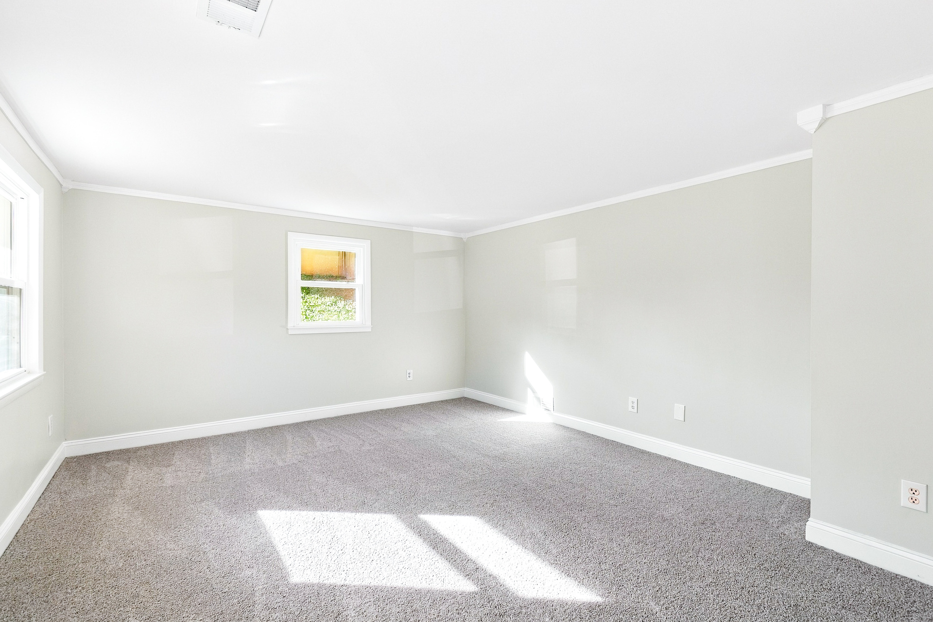 Photo 11 of 21 of 4916 Longhorn Dr, Woodbridge, VA