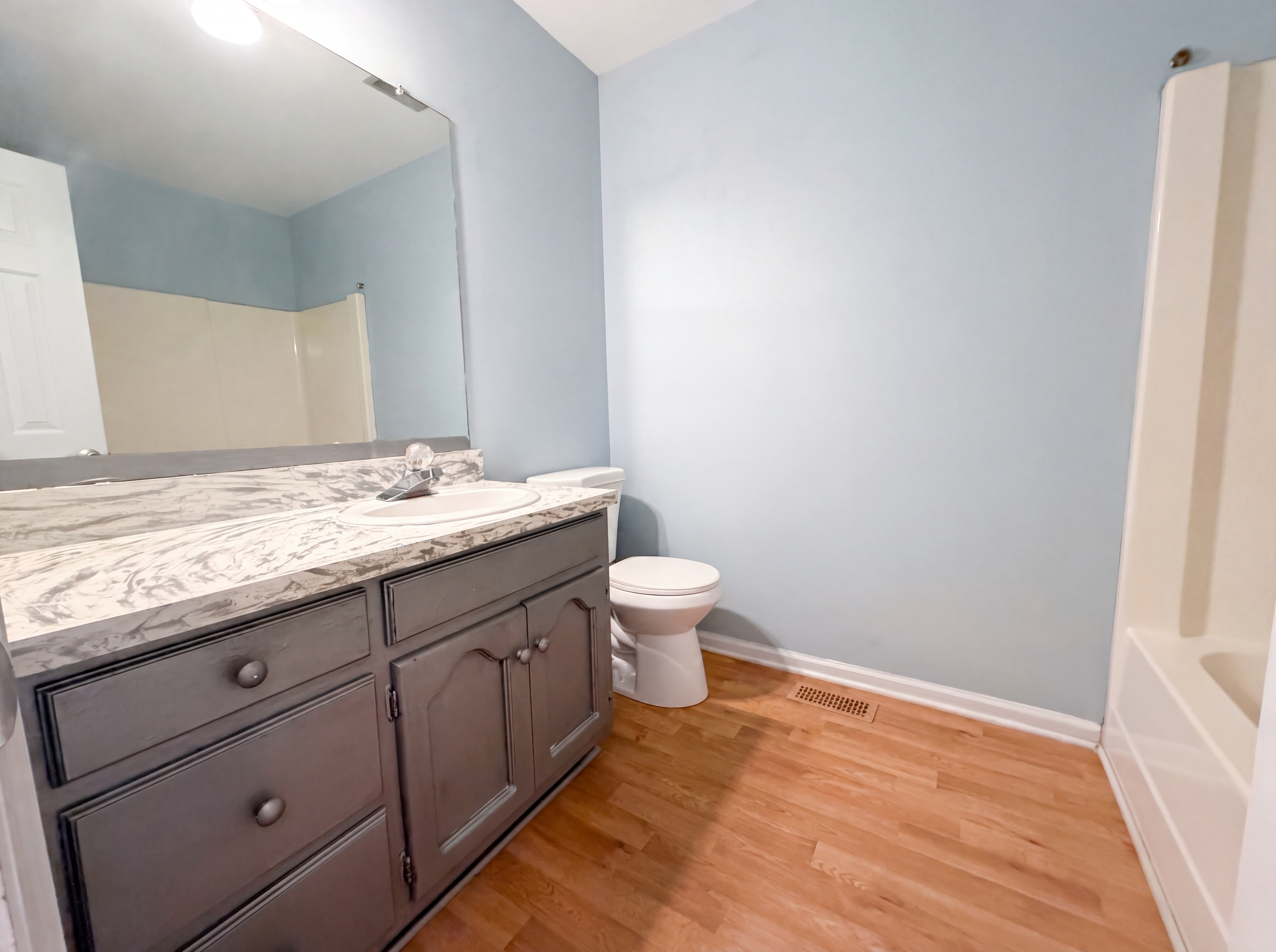 Photo 13 of 18 of 1500 Shady Oak Cir, Birmingham, AL