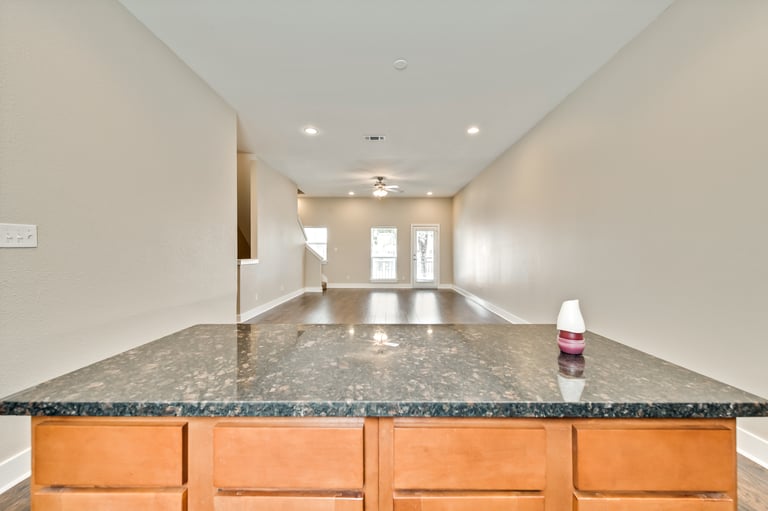 Photo 9 of 20 - 1606 Jensen Ct, Dallas, TX 75204