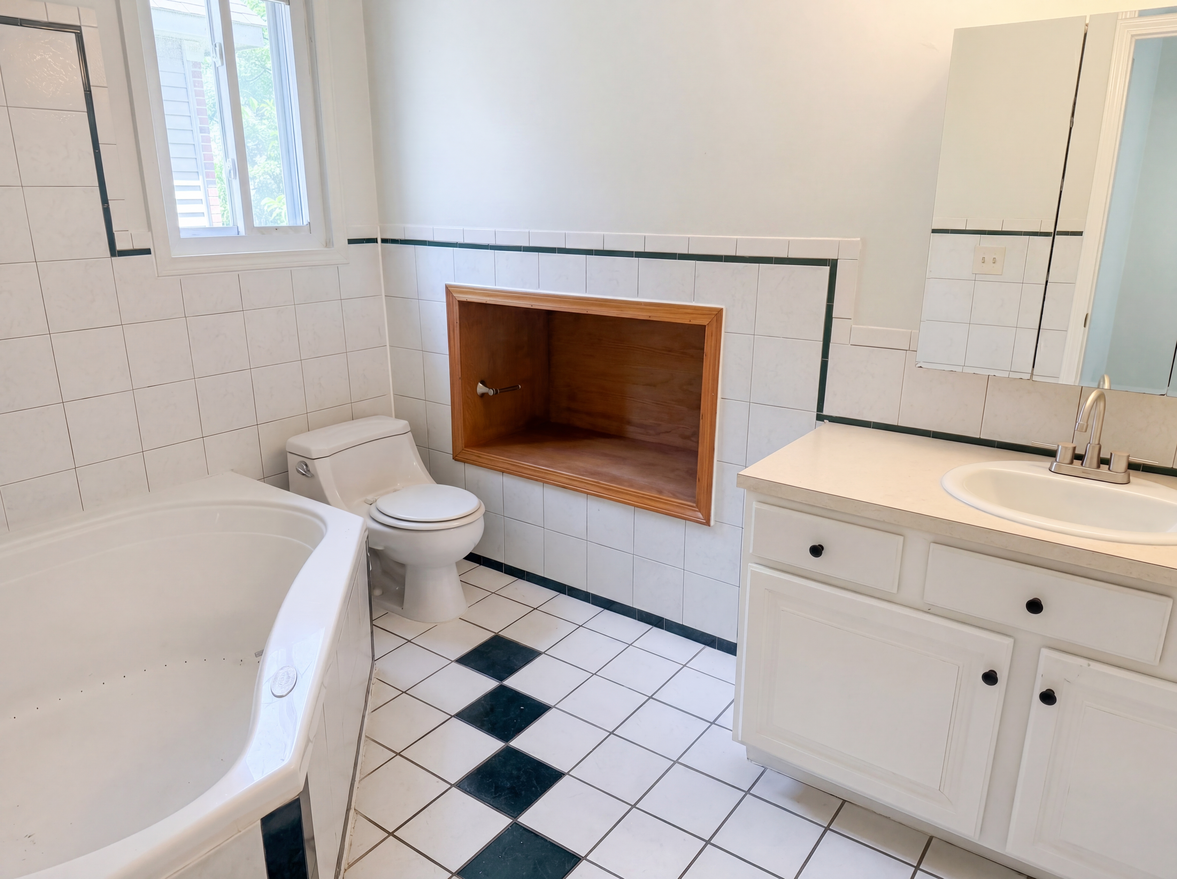 Photo 18 of 28 of 21425 Averhill St, Farmington Hills, MI