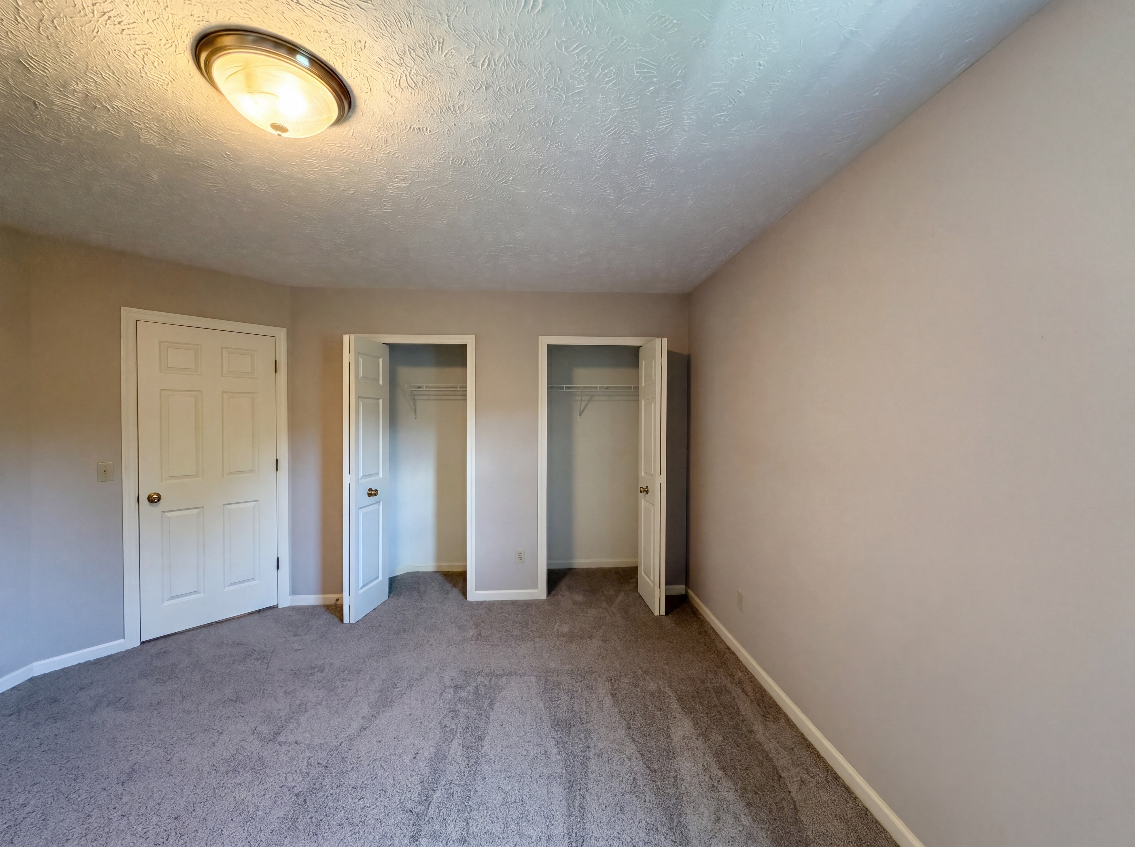 Photo 11 of 20 of 8757 Roberts Ct, Olmsted Falls, OH