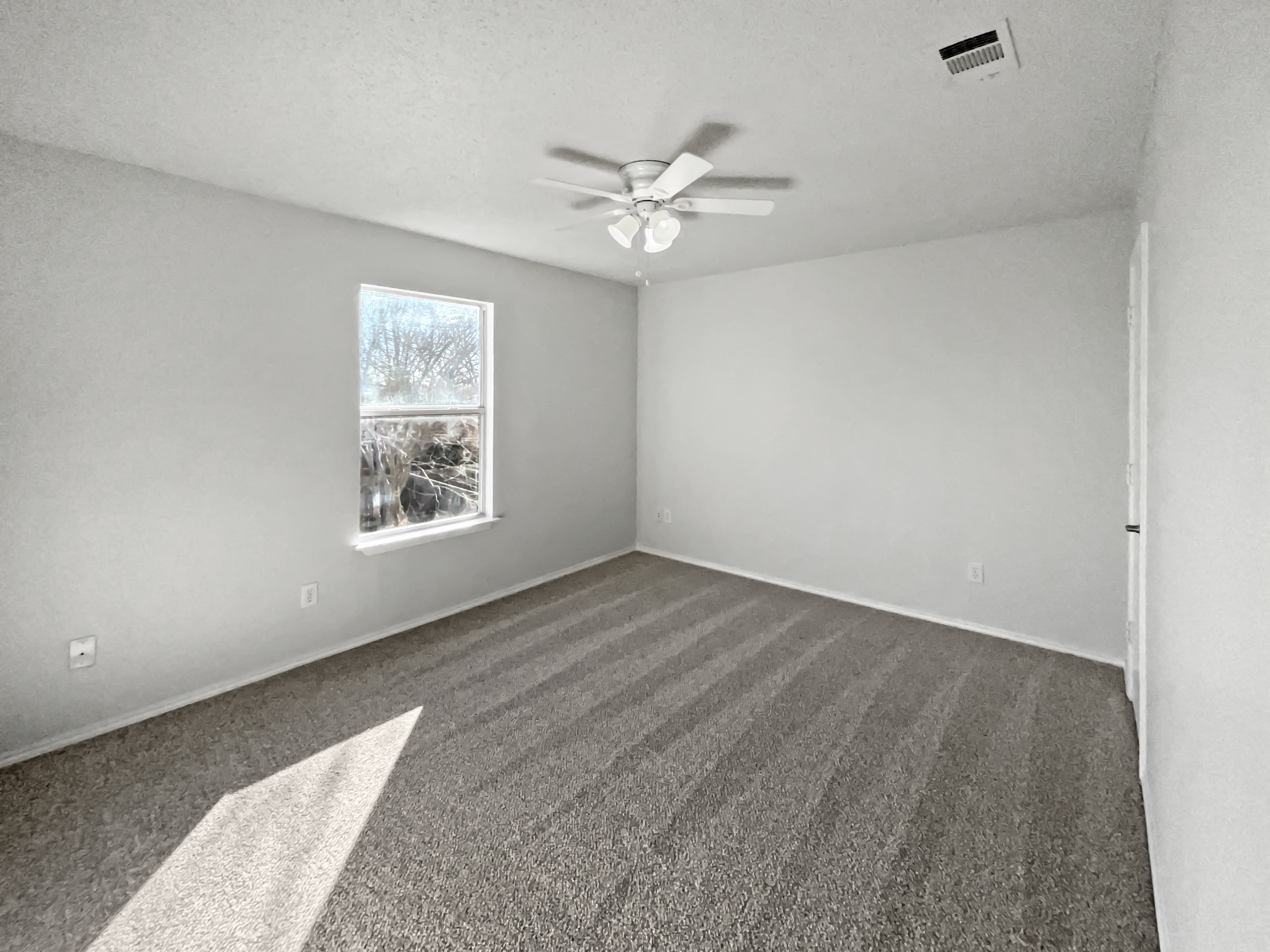 Photo 16 of 21 of 333 Longshore Dr, Little Elm, TX
