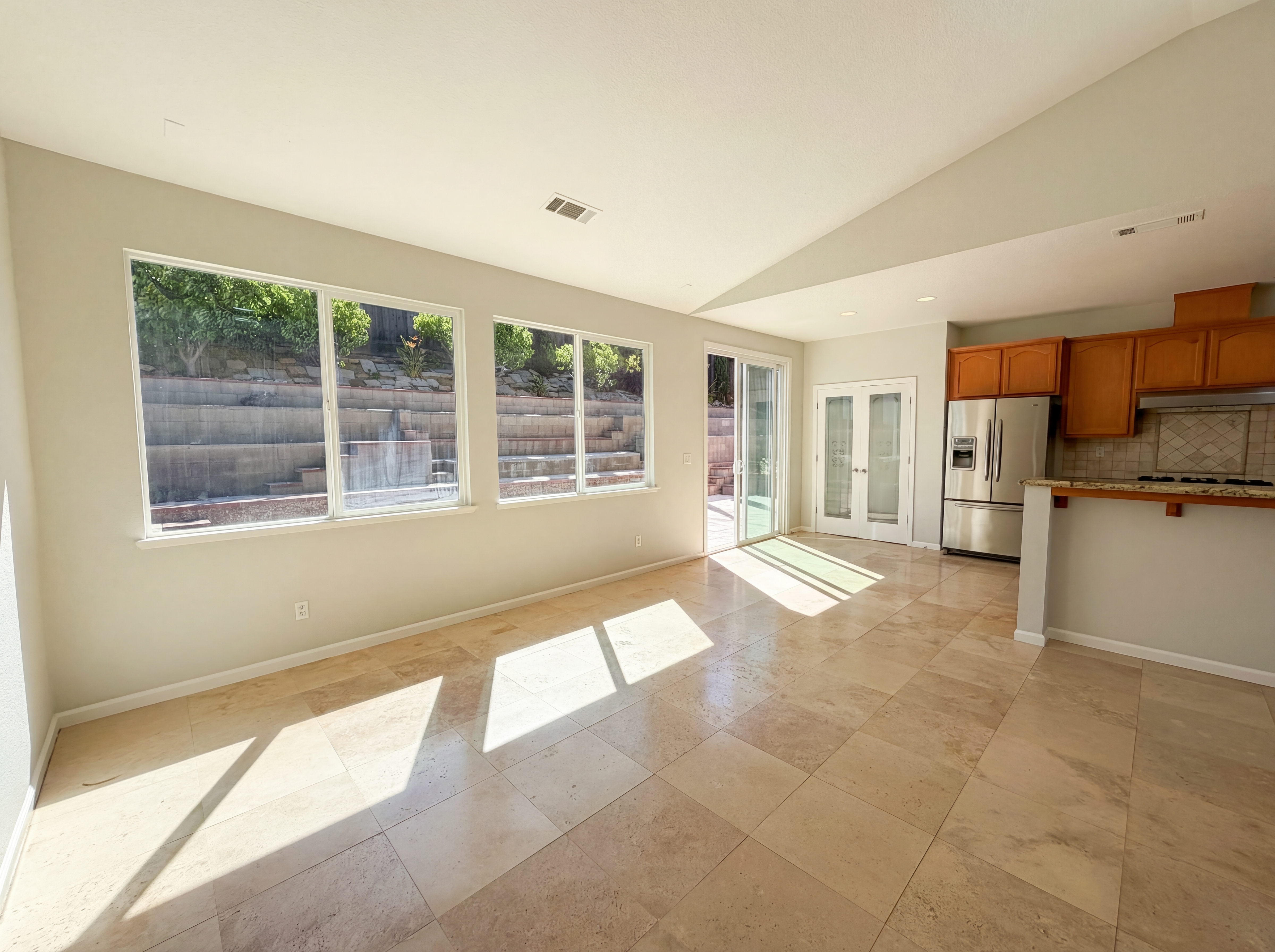 Photo 15 of 47 of 1257 Brooktrail Dr, Pittsburg, CA